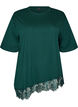 T-shirt med asymmetrisk spetskant, Gr&ouml;n, Packshot image number 0