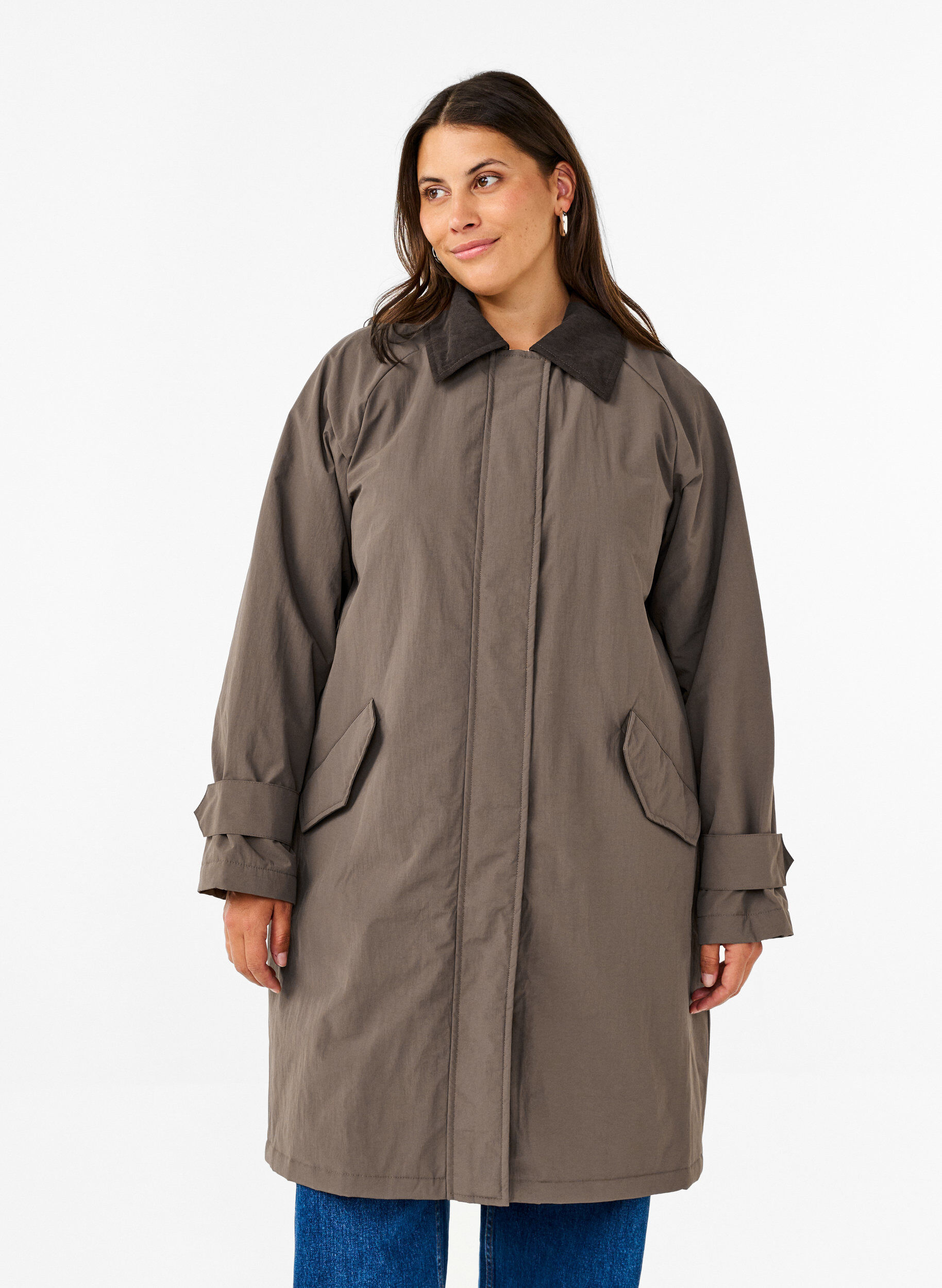 Zizzi &Ouml;verg&aring;ngskappa med sammetskrage och fickor, Chocolate Chip, Model image number 0