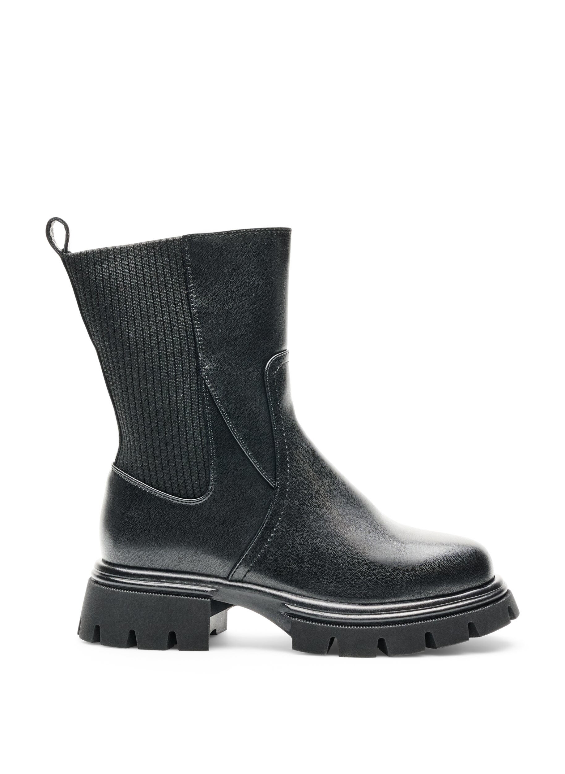 Chelsea boot med kraftig sula och ribbade paneler