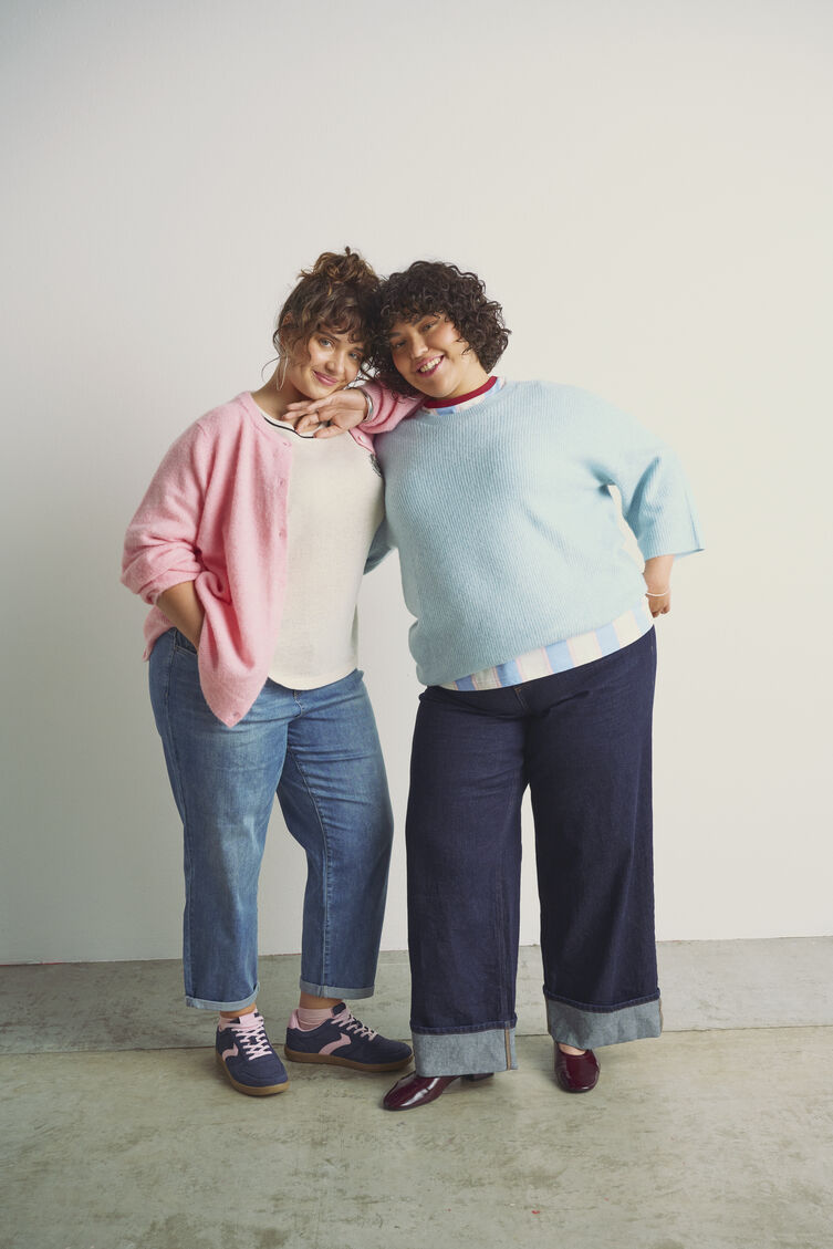 Färgglada stickade plagg, , Model