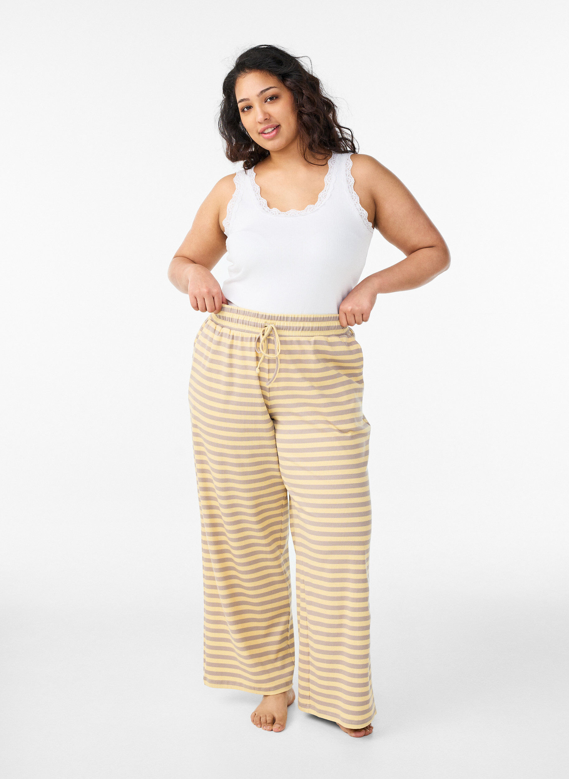 Randiga pyjamasbyxor med h&ouml;g midja och vida ben, Gul, Model