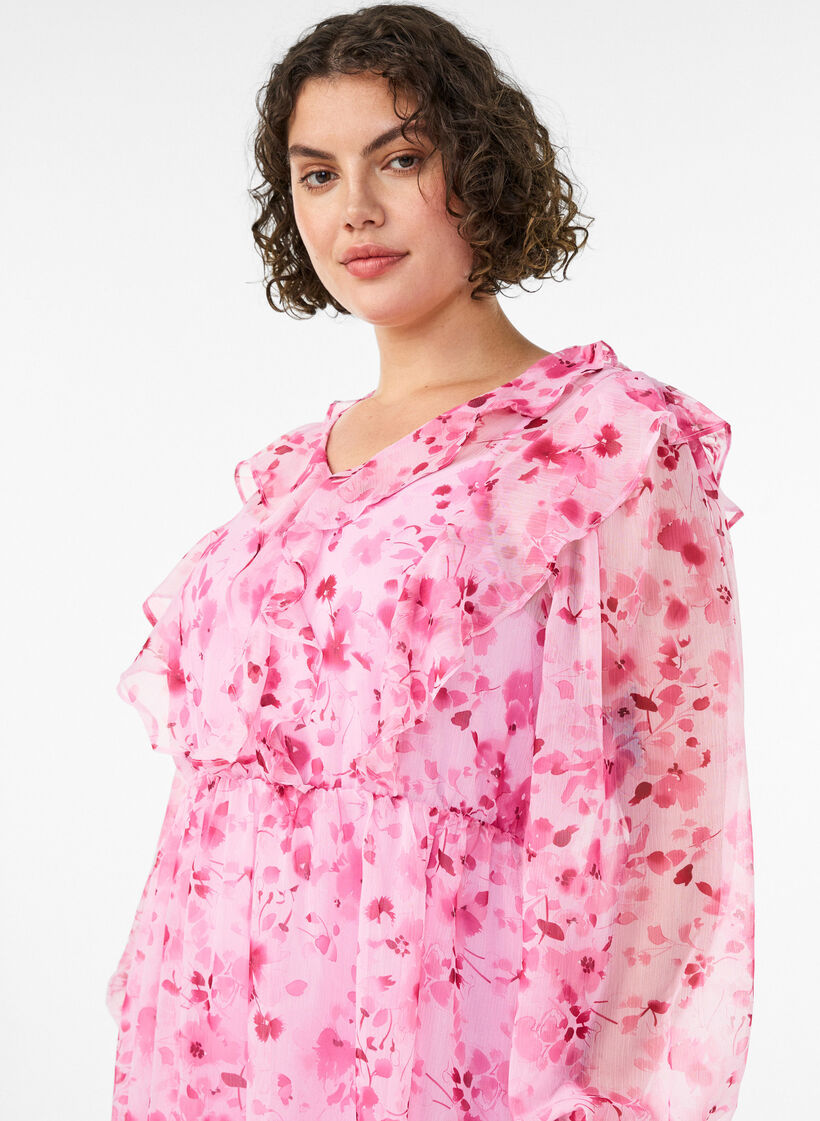 Blommig kl&auml;nning i chiffong med volanger och l&aring;nga &auml;rmar, Rosa, Model image number 2