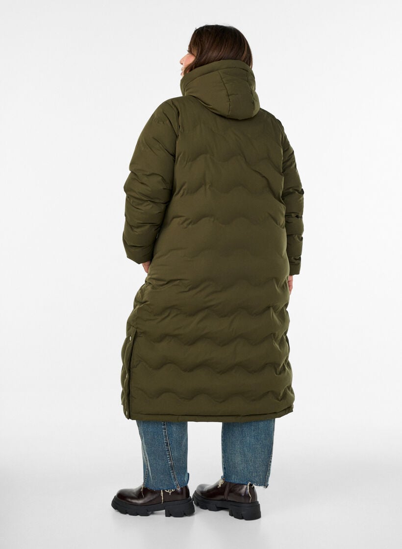 L&aring;ng pufferjacka med huva och v&aring;gm&ouml;nster, Gr&ouml;n, Model
