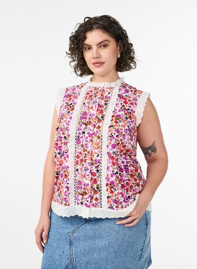 &Auml;rml&ouml;s blus i bomull med blommigt m&ouml;nster och broderie anglaise, Rosa, Model image number 0