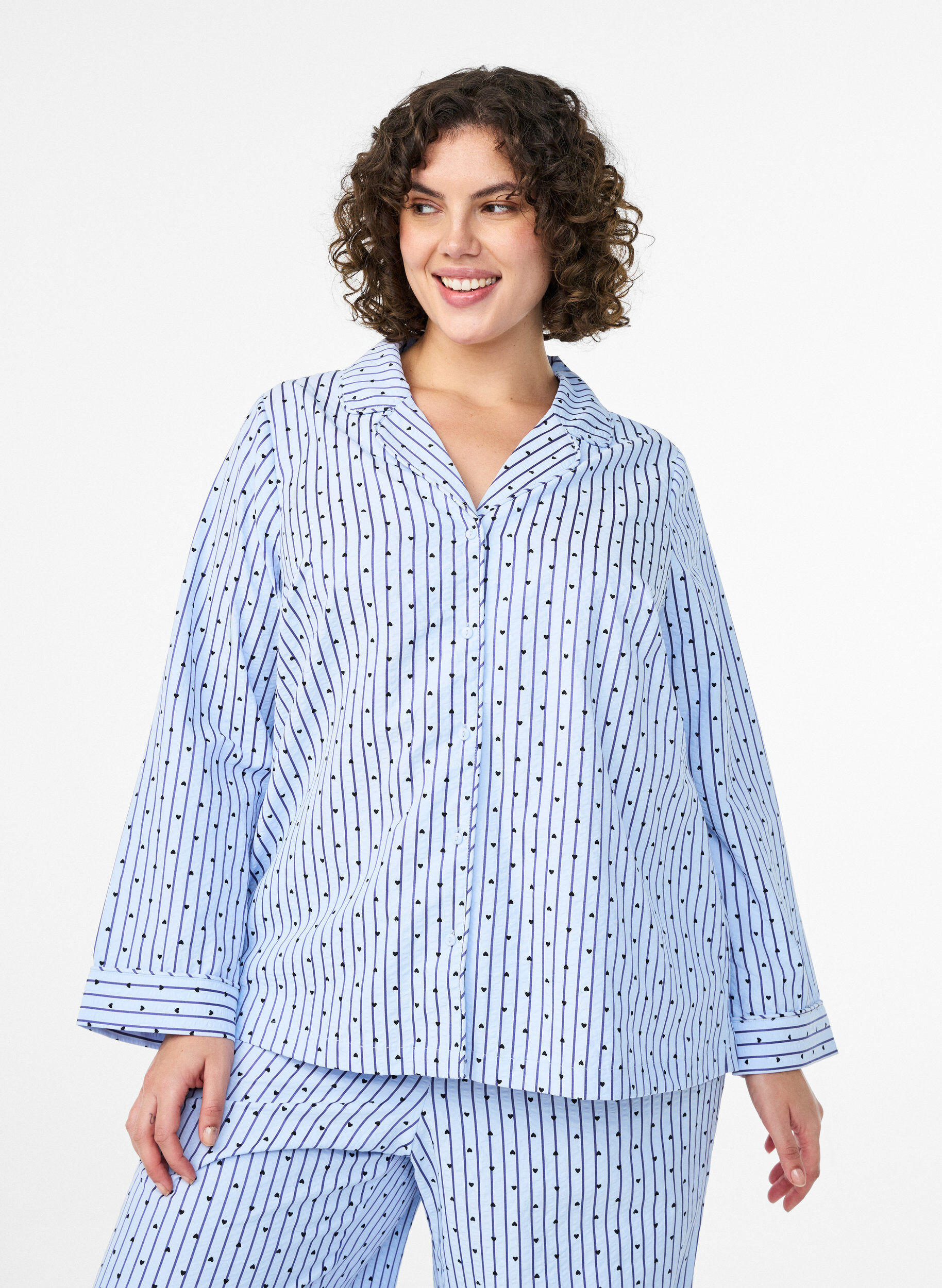 Zizzi Pyjamasskjorta i seersucker med l&aring;nga &auml;rmar, Bl&aring;, Model image number 0
