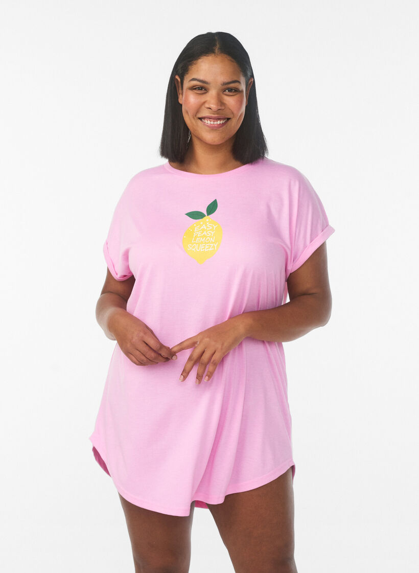 Kort&auml;rmat nattlinne med texttryck, Rosa, Model image number 0