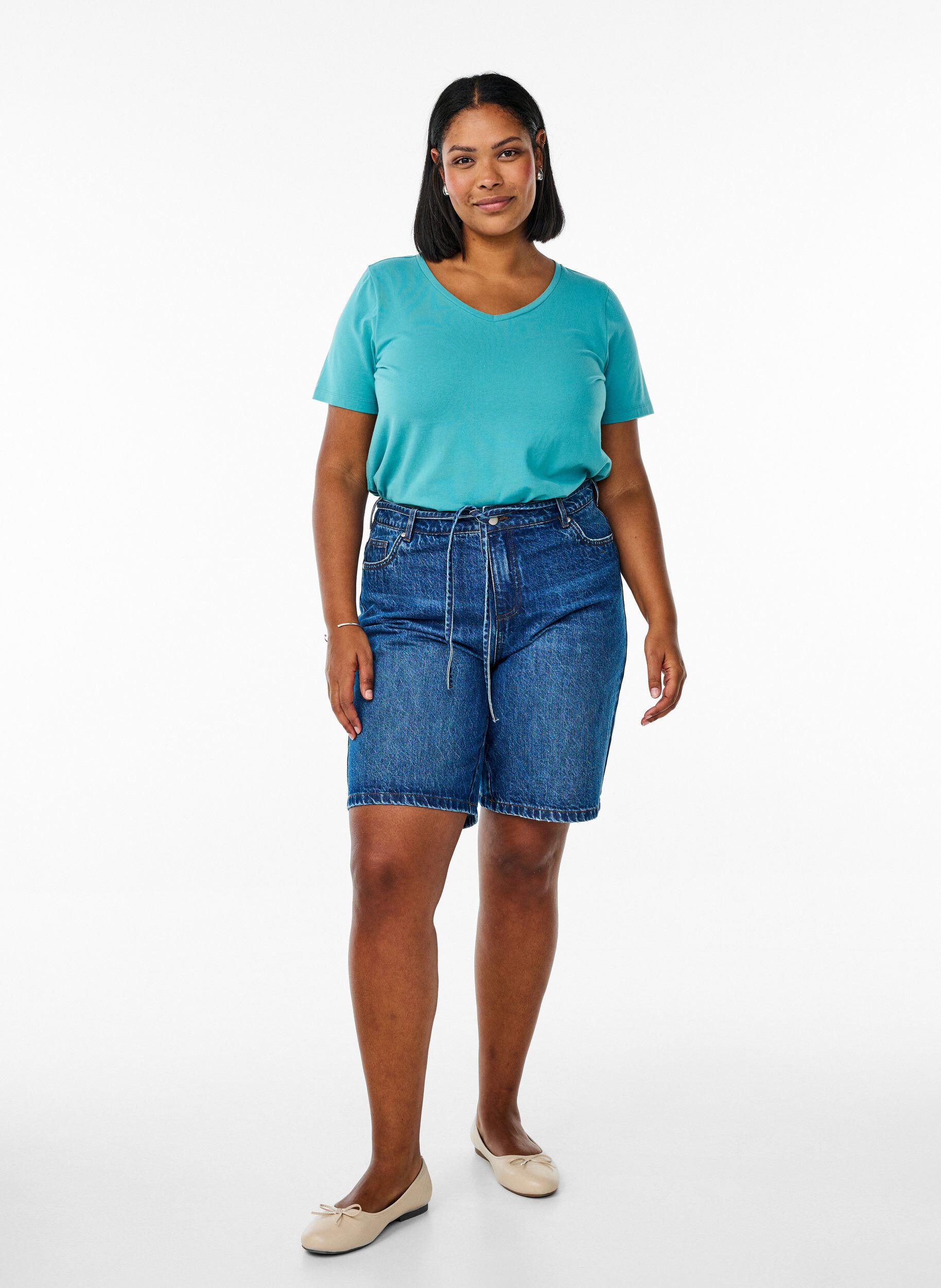 Zizzi Enf&auml;rgad bas-t-shirt i bomull, Bl&aring;, Model image number 1