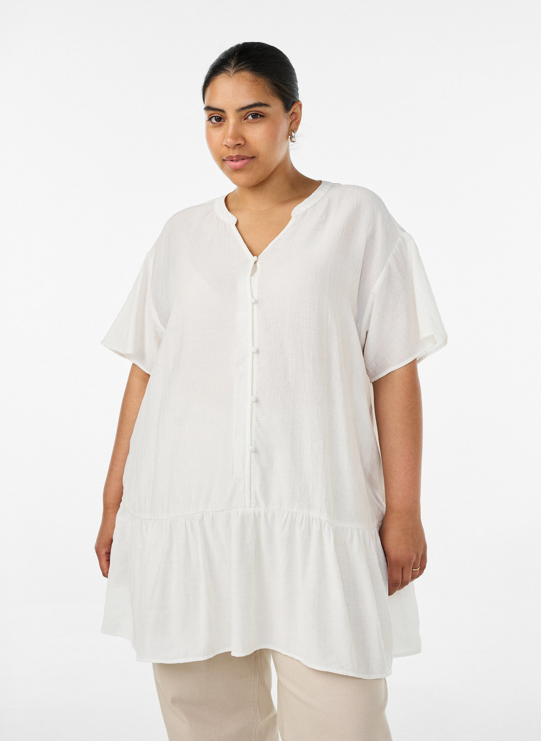 ZizziL&ouml;s tunika med krinklad textur och volangkant, Vanilla, Model image number 0
