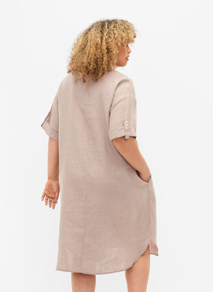 Kortärmad klänning i 100% linne, Sand, Model image number 1
