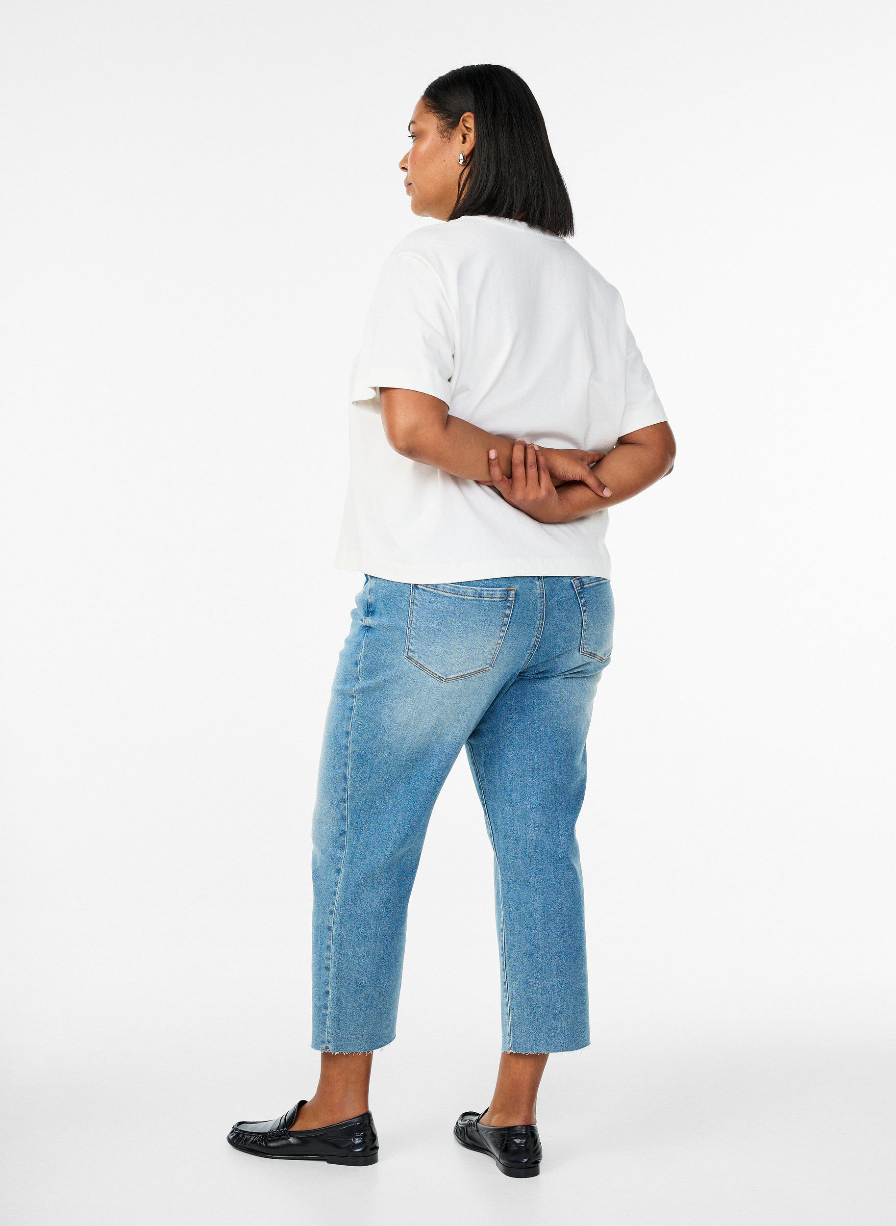 Zizzi Croppade jeans med r&aring;a kanter och h&ouml;g midja, Bl&aring;, Model image number 1