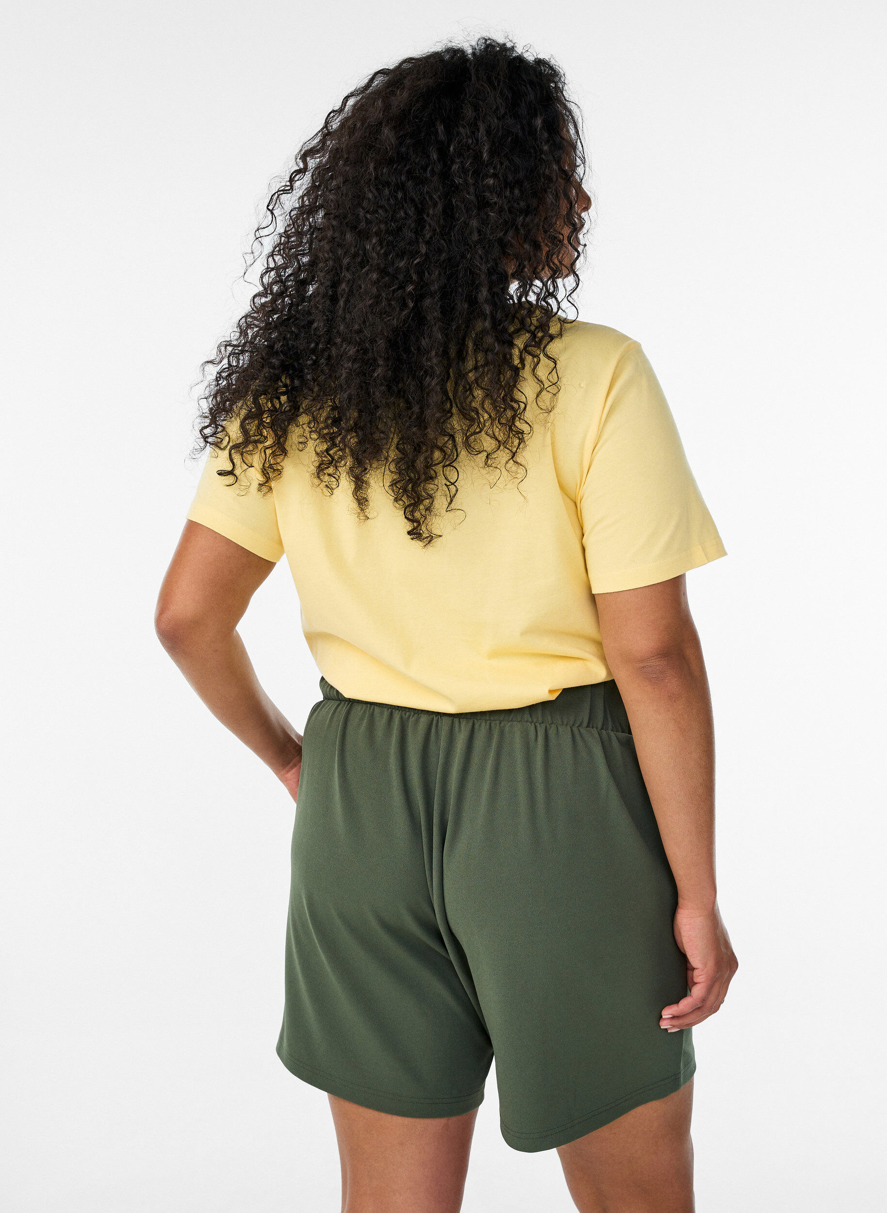 ZizziT-shirt i ekologisk bomull med h&aring;lbroderi, Gul, Model image number 2