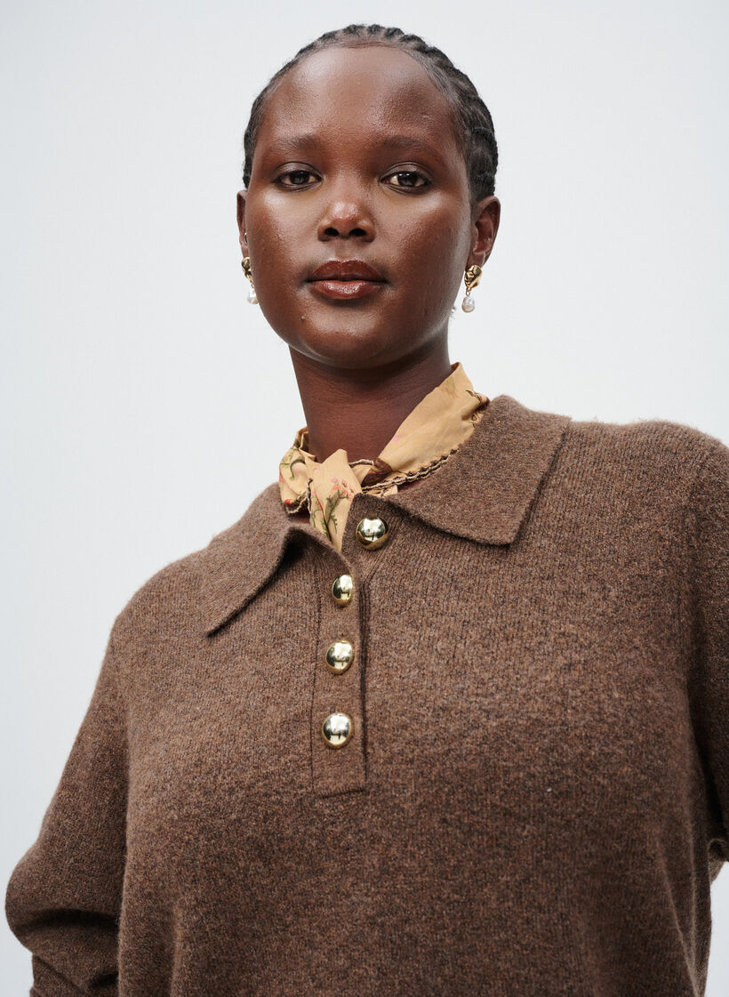 Kort stickad klänning med polokrage och knappar, Brun, Image image number 0