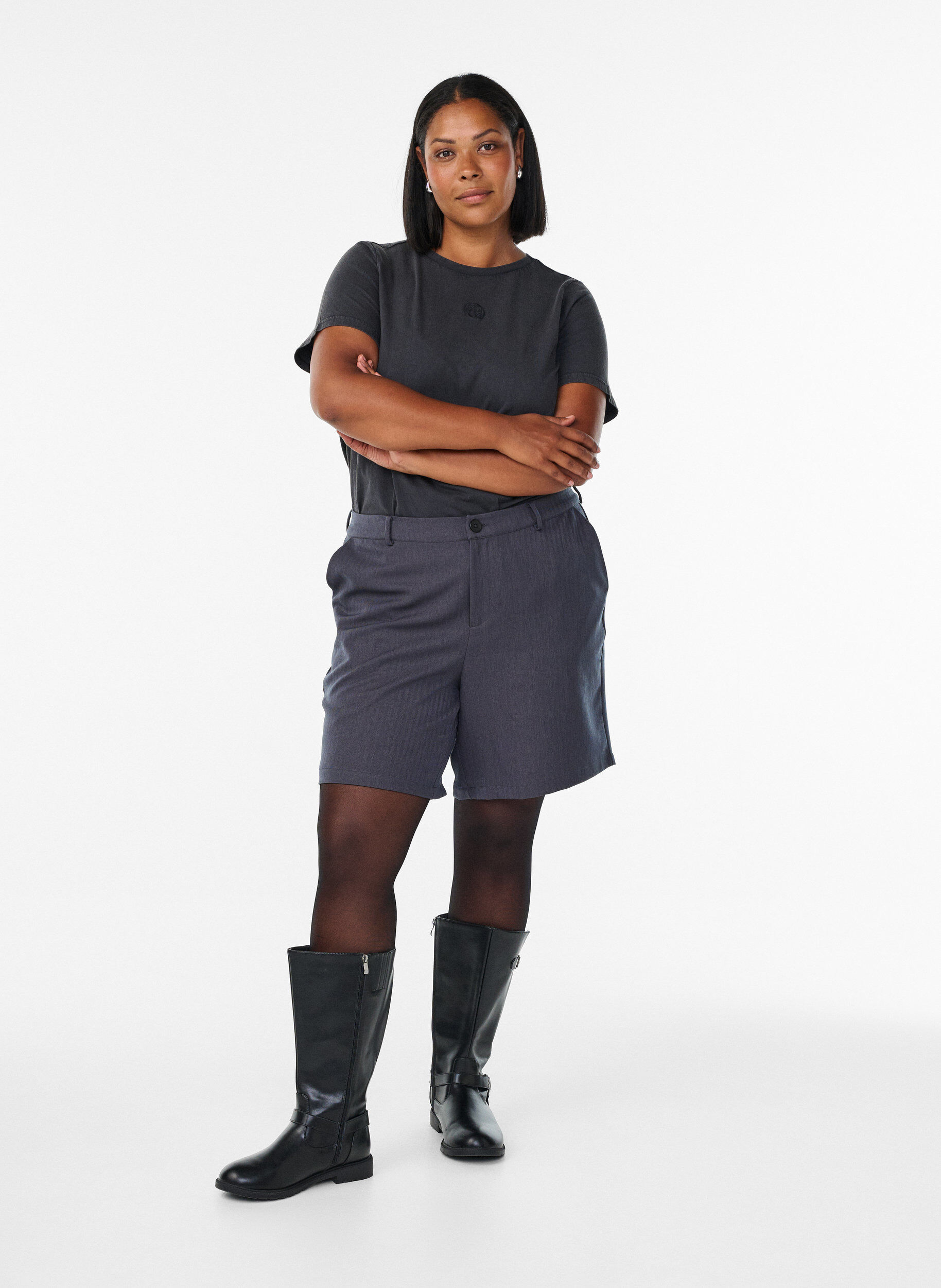 Zizzi Dressade bermudashorts med fickor, Gr&aring;, Model image number 1