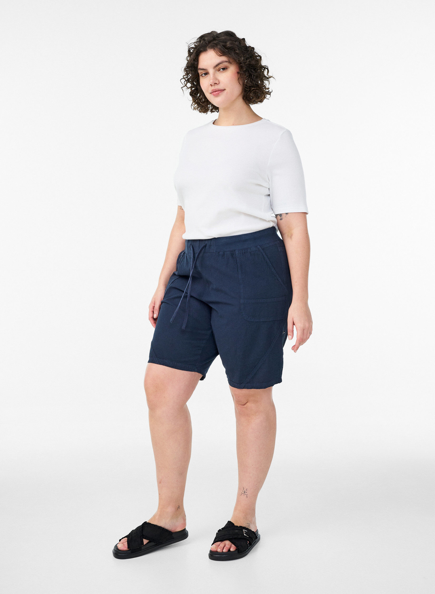 ZizziL&ouml;sa shorts i bomull med fickor, Bl&aring;, Model image number 1