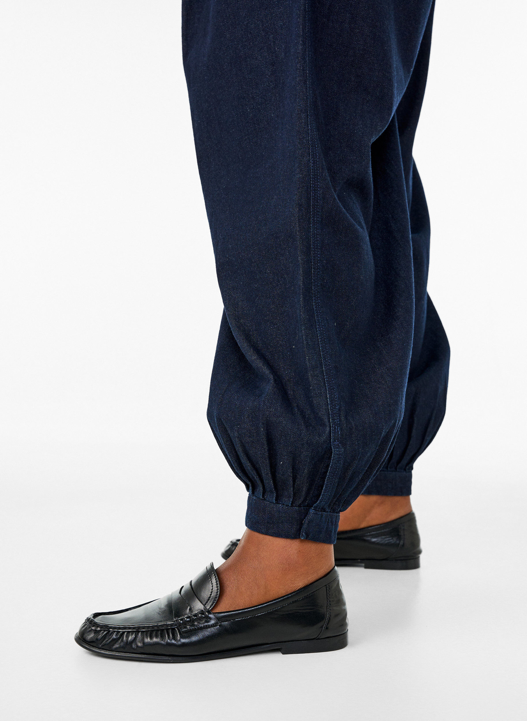 ZizziBalloon jeans med h&ouml;g midja, Bl&aring;, Model image number 2