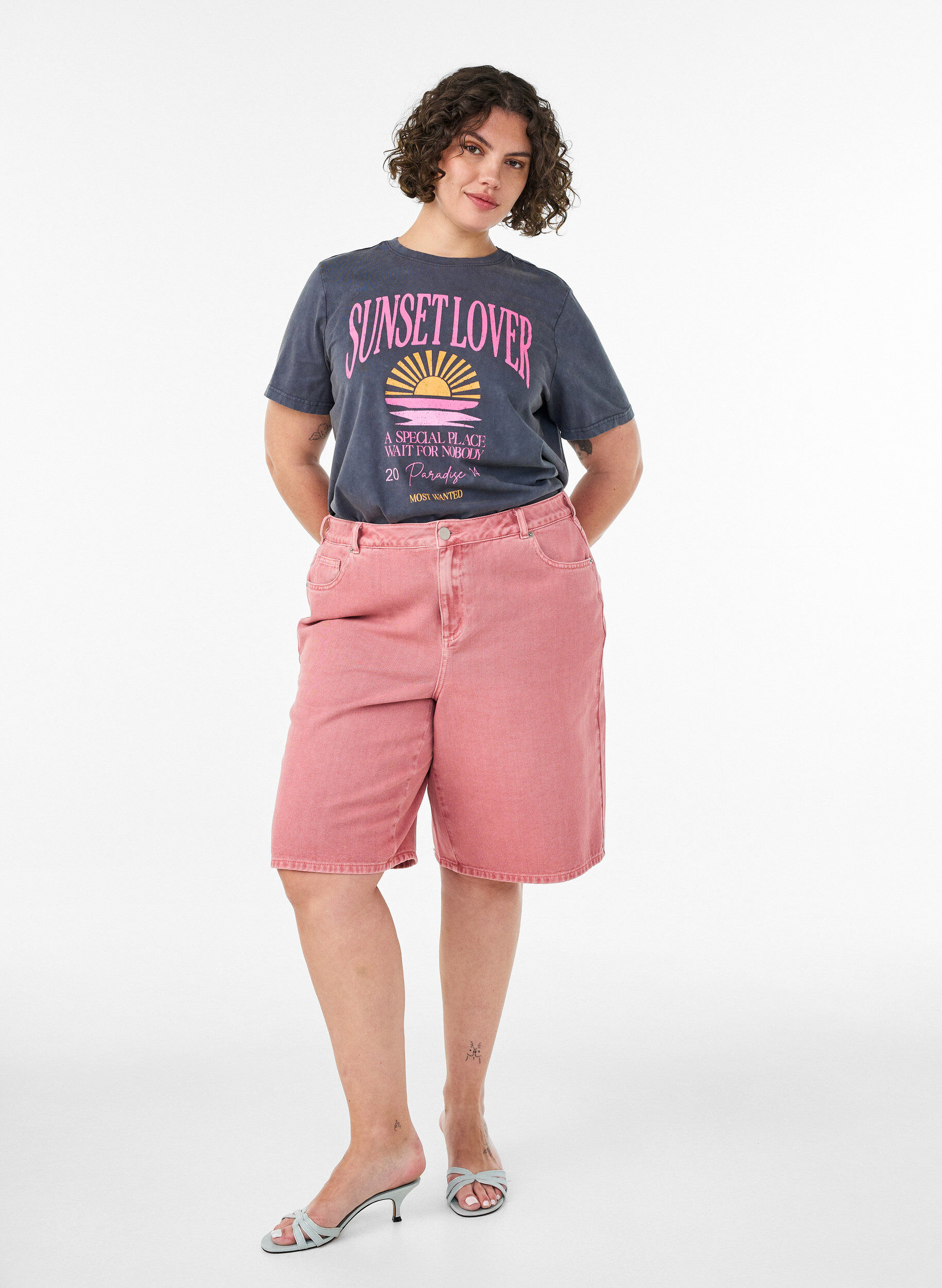 ZizziT-shirt i bomull med tryck framtill och en tv&auml;ttad look, Gr&aring;, Model image number 1