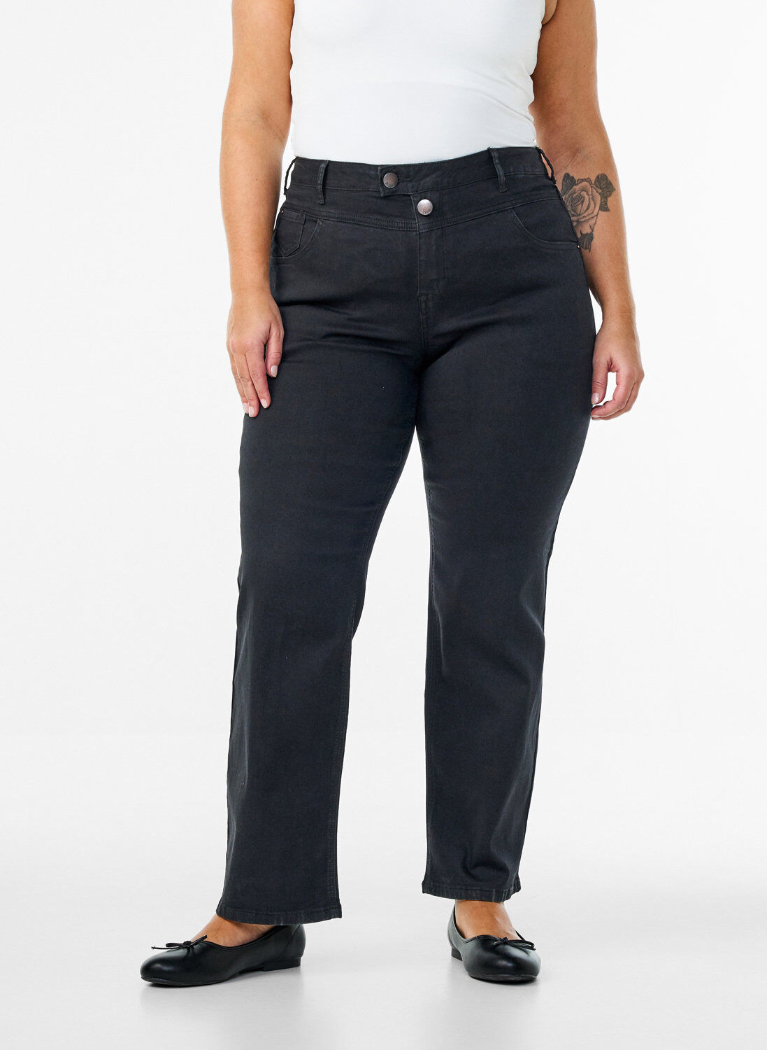 ZizziGemma-jeans med normal passform och h&ouml;g midja, Svart, Model image number 2