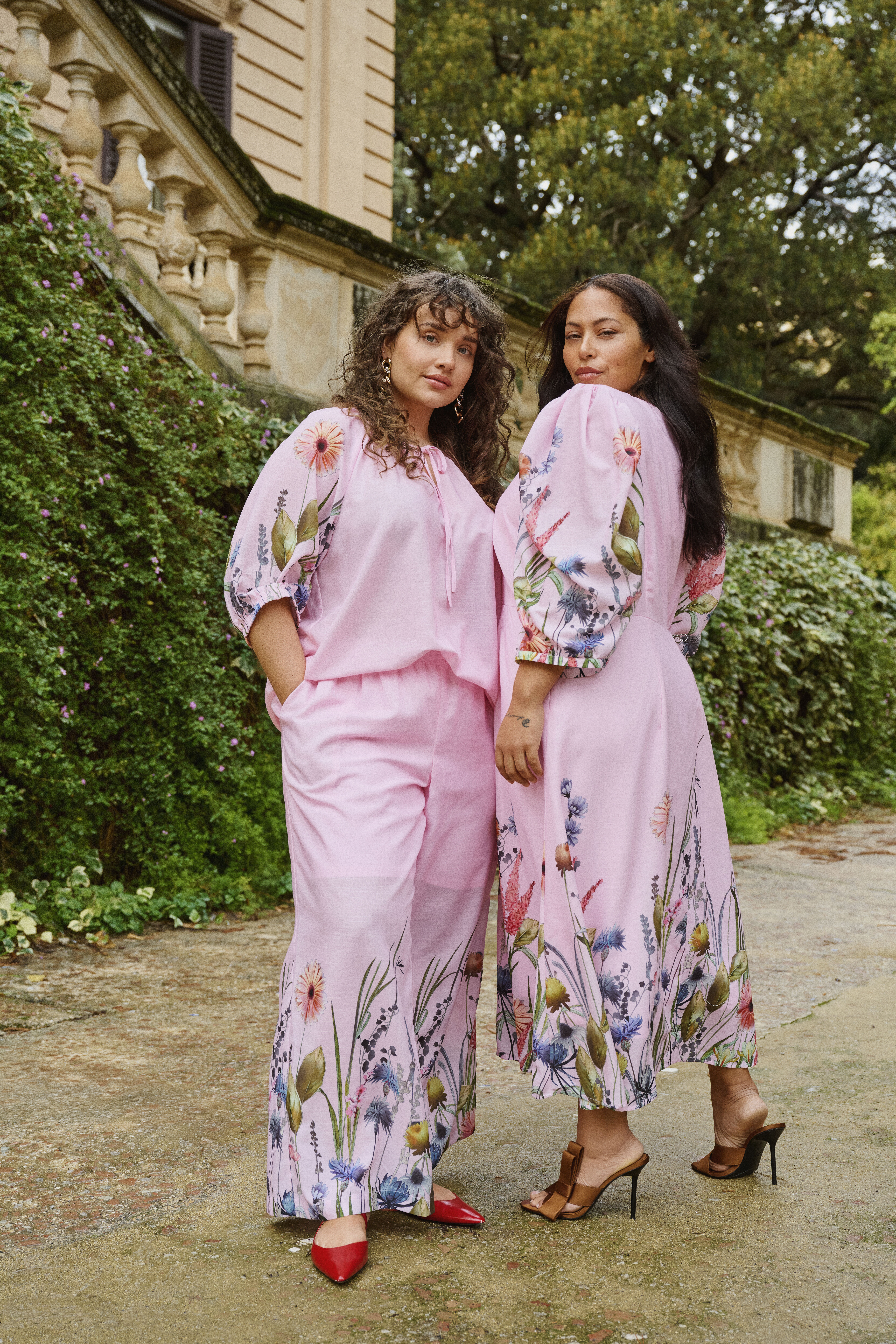 Zizzi Blommiga detaljer, , Model