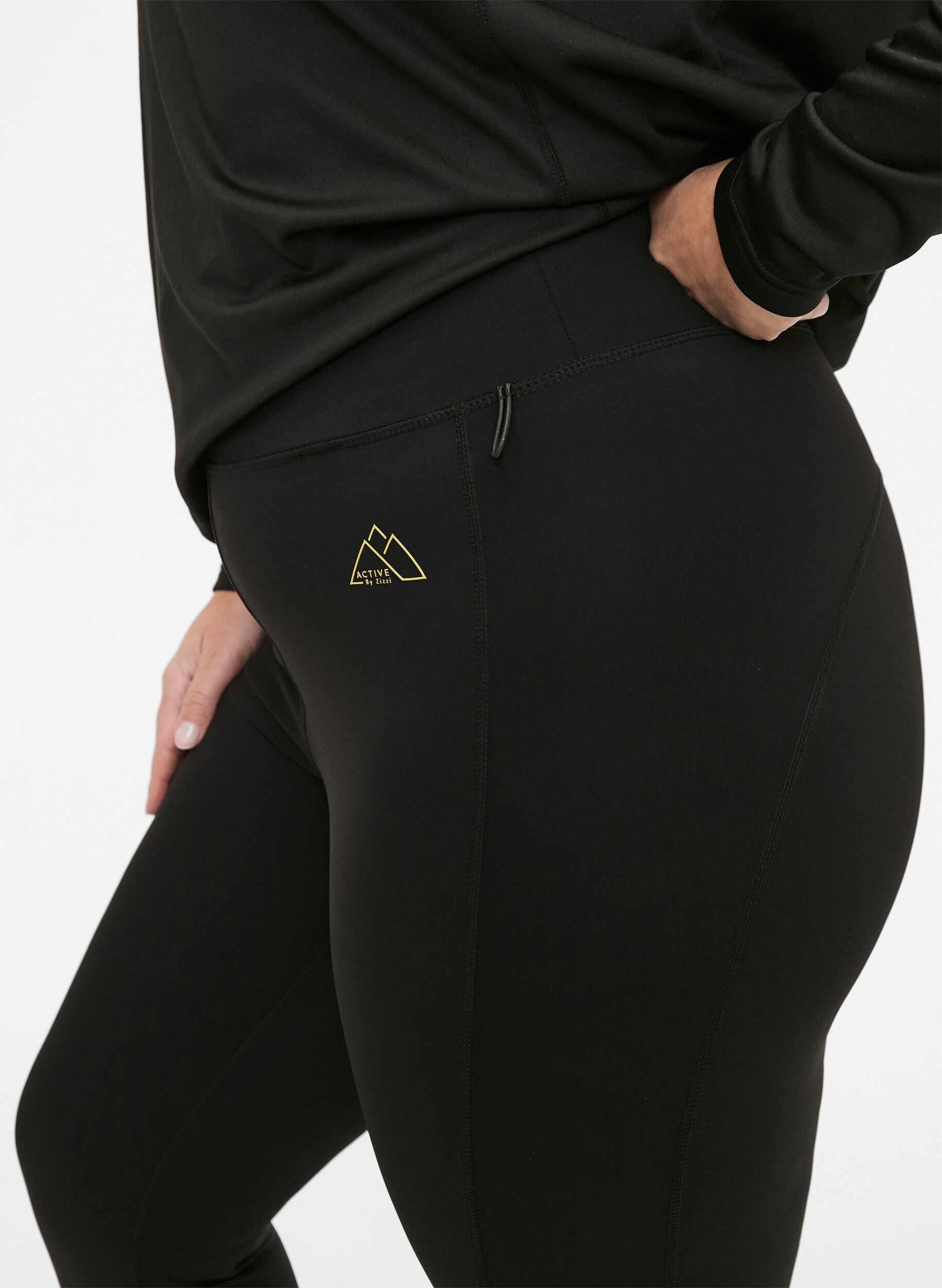 Zizzi 3/4-tr&auml;ningsleggings med fickor, Black, Model image number 2