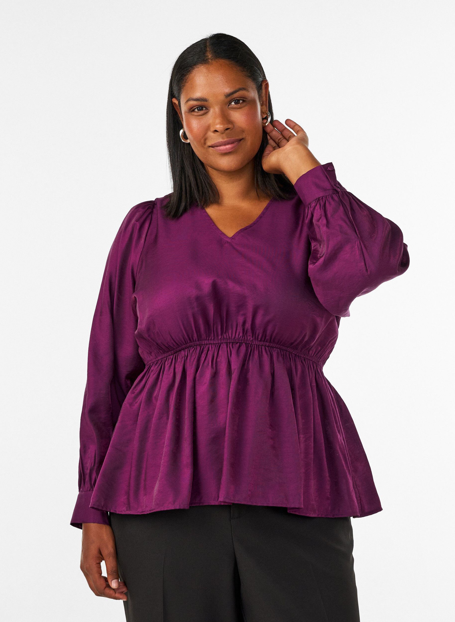 ZizziGlansig blus i viskos med peplumeffekt, Lila, Model image number 0