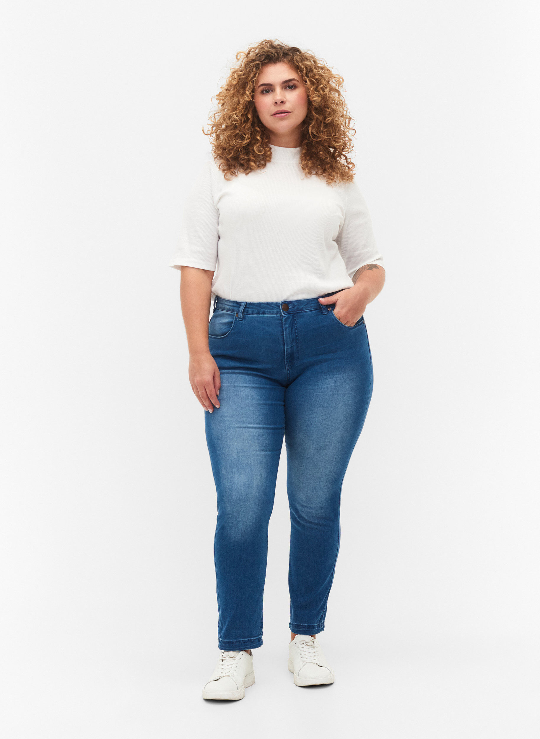 Slim fit Emily jeans med normalh&ouml;g midja, Bl&aring;, Model