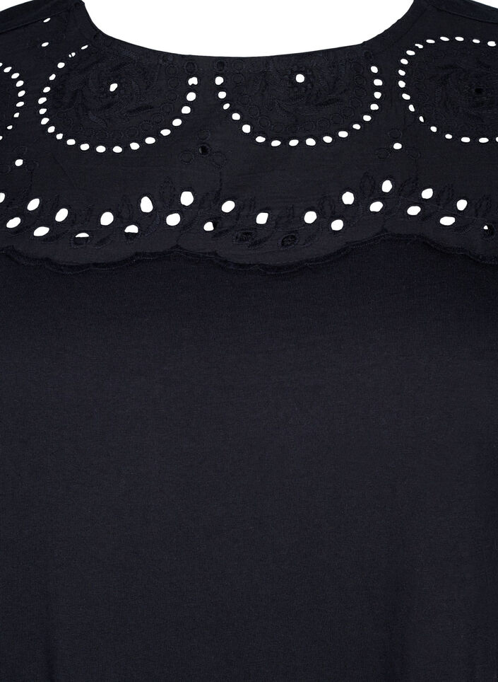 T-shirt i ekologisk bomull med anglaise-broderi, Black, Packshot image number 2