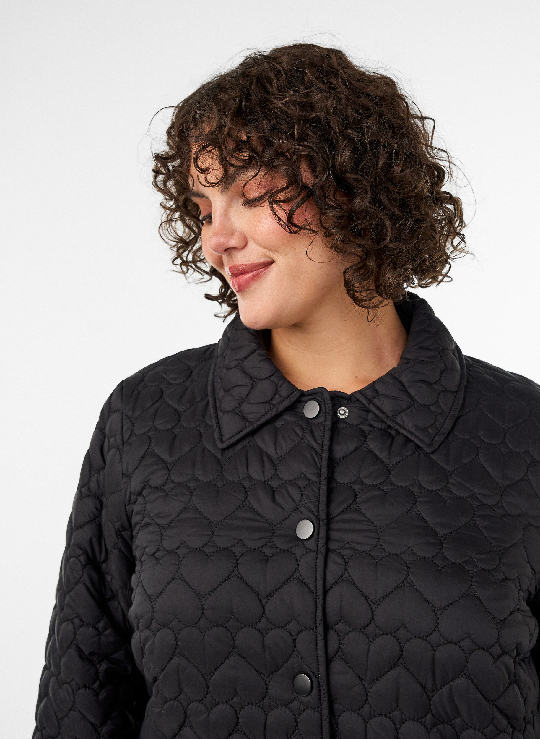 ZizziL&auml;tt vadderad jacka med dekorativ quiltning, Svart, Model image number 3