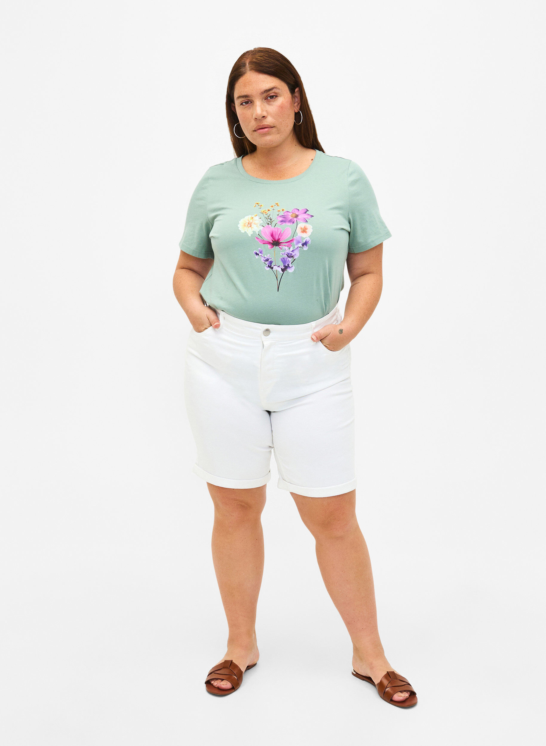 Zizzi &Aring;tsittande jeansshorts med h&ouml;g midja, Bright White, Model image number 3
