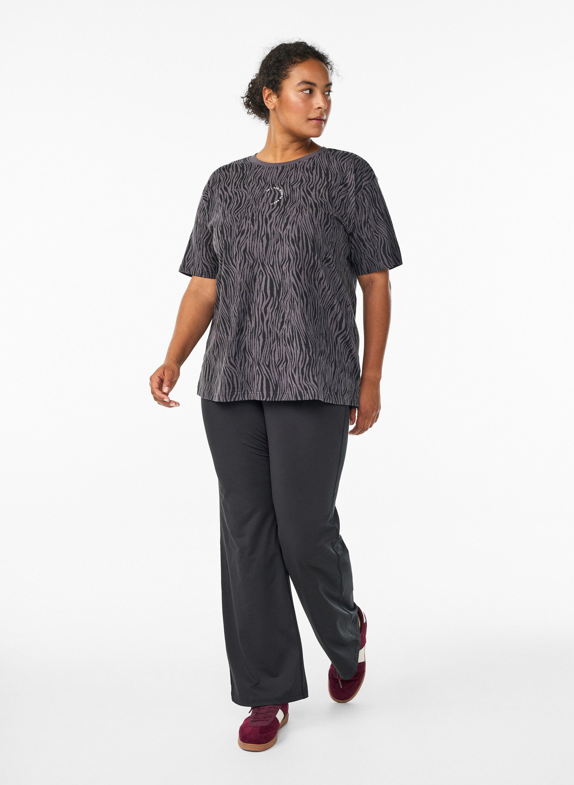 Zizzi Sport-t-shirt i ekologisk bomull med zebram&ouml;nster, Gr&aring;, Model image number 1