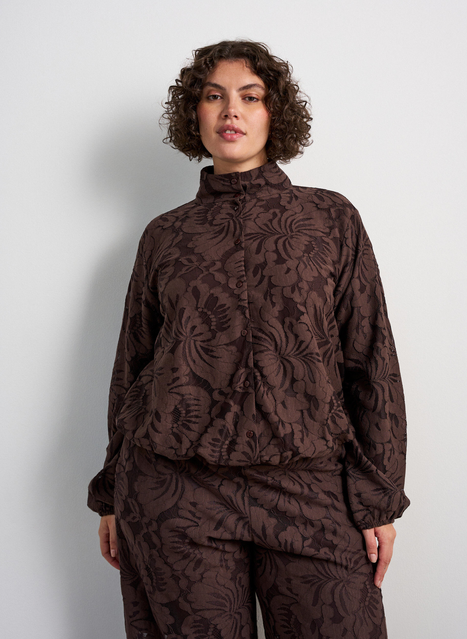 Bomberjacka i blommig jacquard, Brun, Model