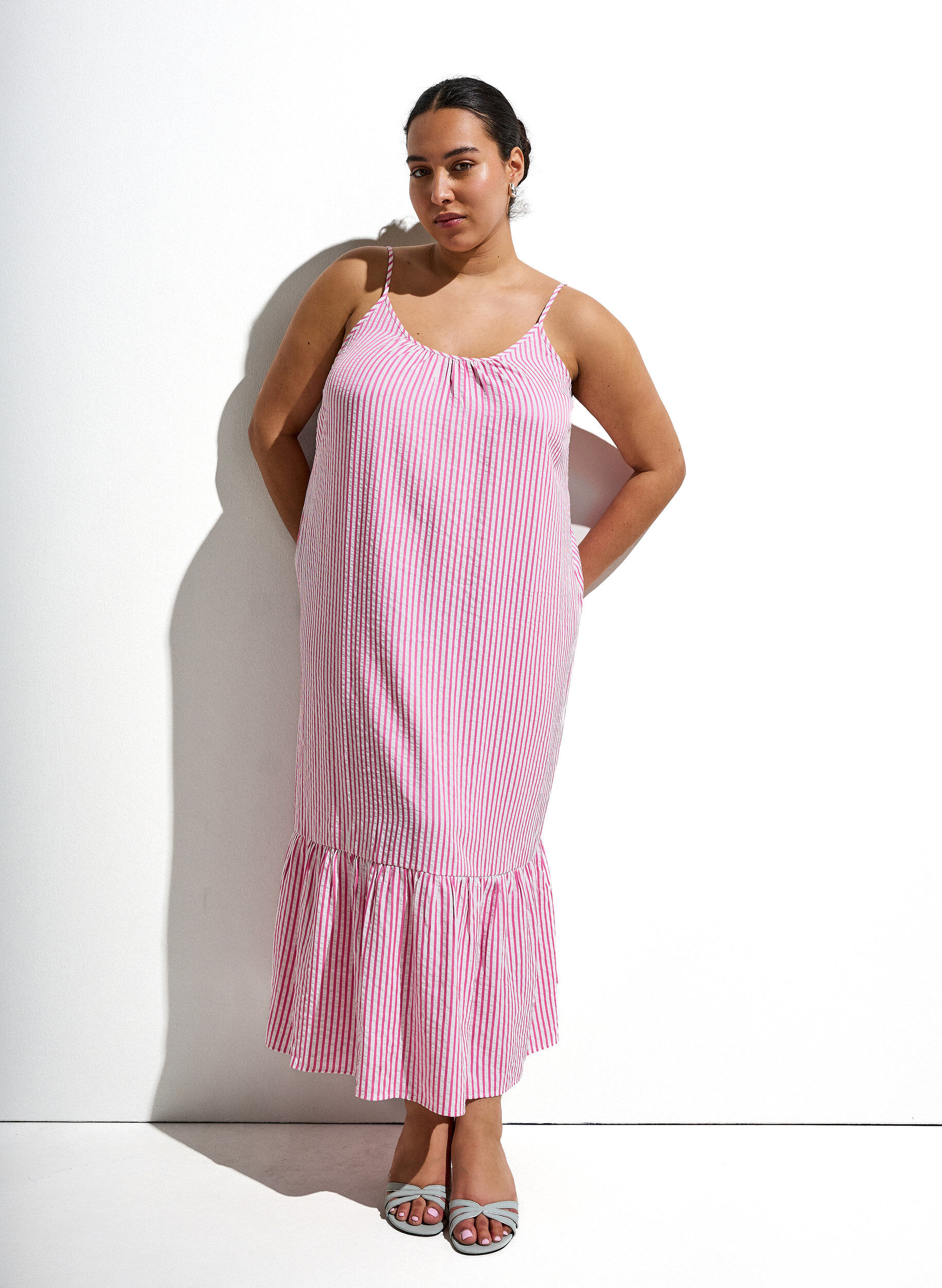 ZizziA-linjeformad sommarkl&auml;nning med r&auml;nder, Rosa, Image image number 0