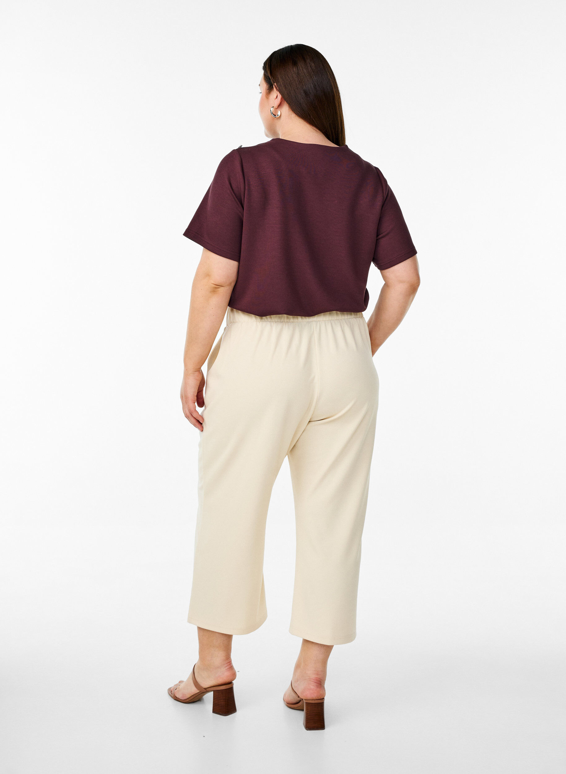ZizziByxor med l&ouml;s passform och 7/8-l&auml;ngd, Beige, Model image number 1