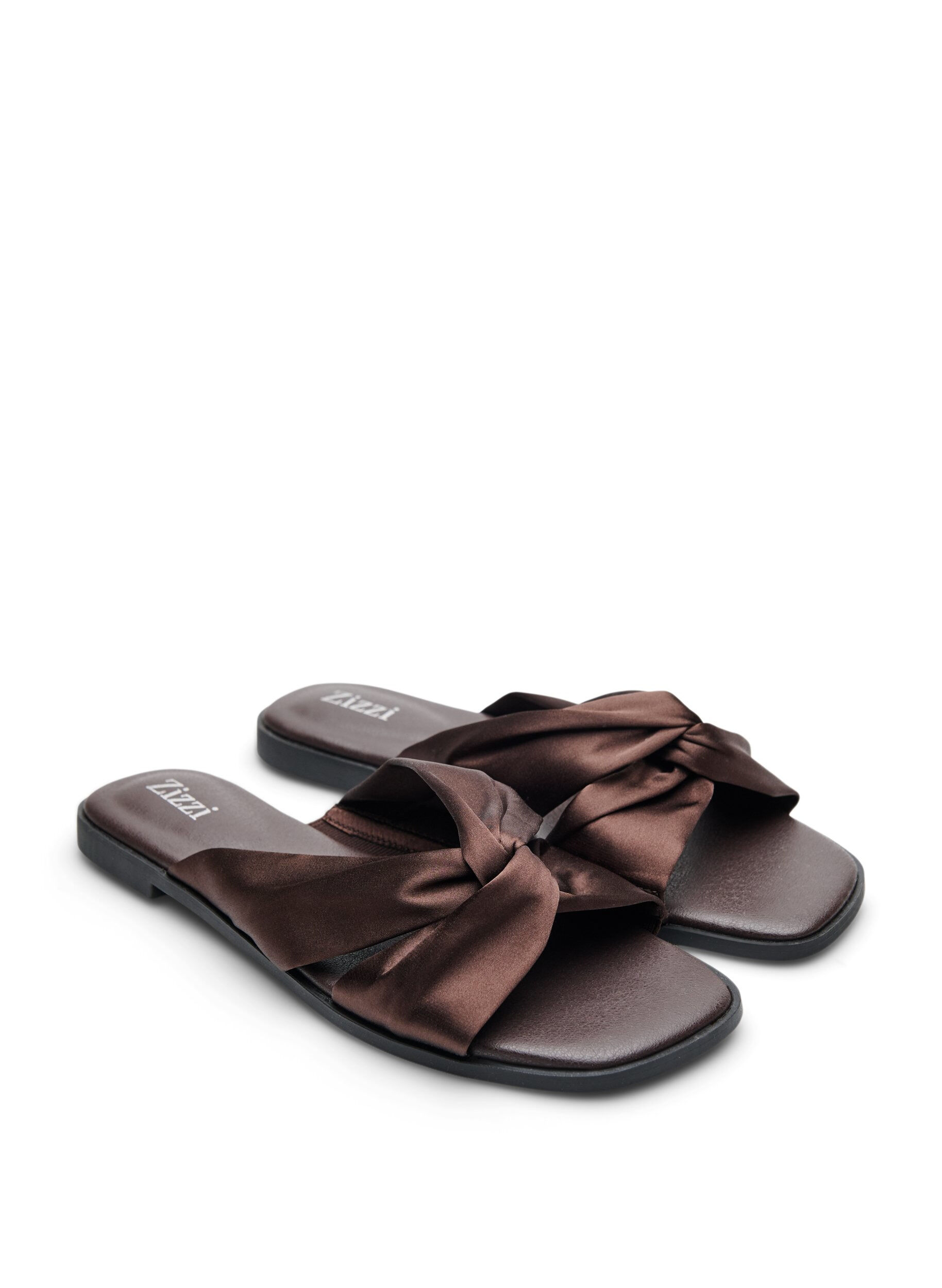 Zizzi Platta sandaler med korsade satinremmar, Brun, Packshot image number 1