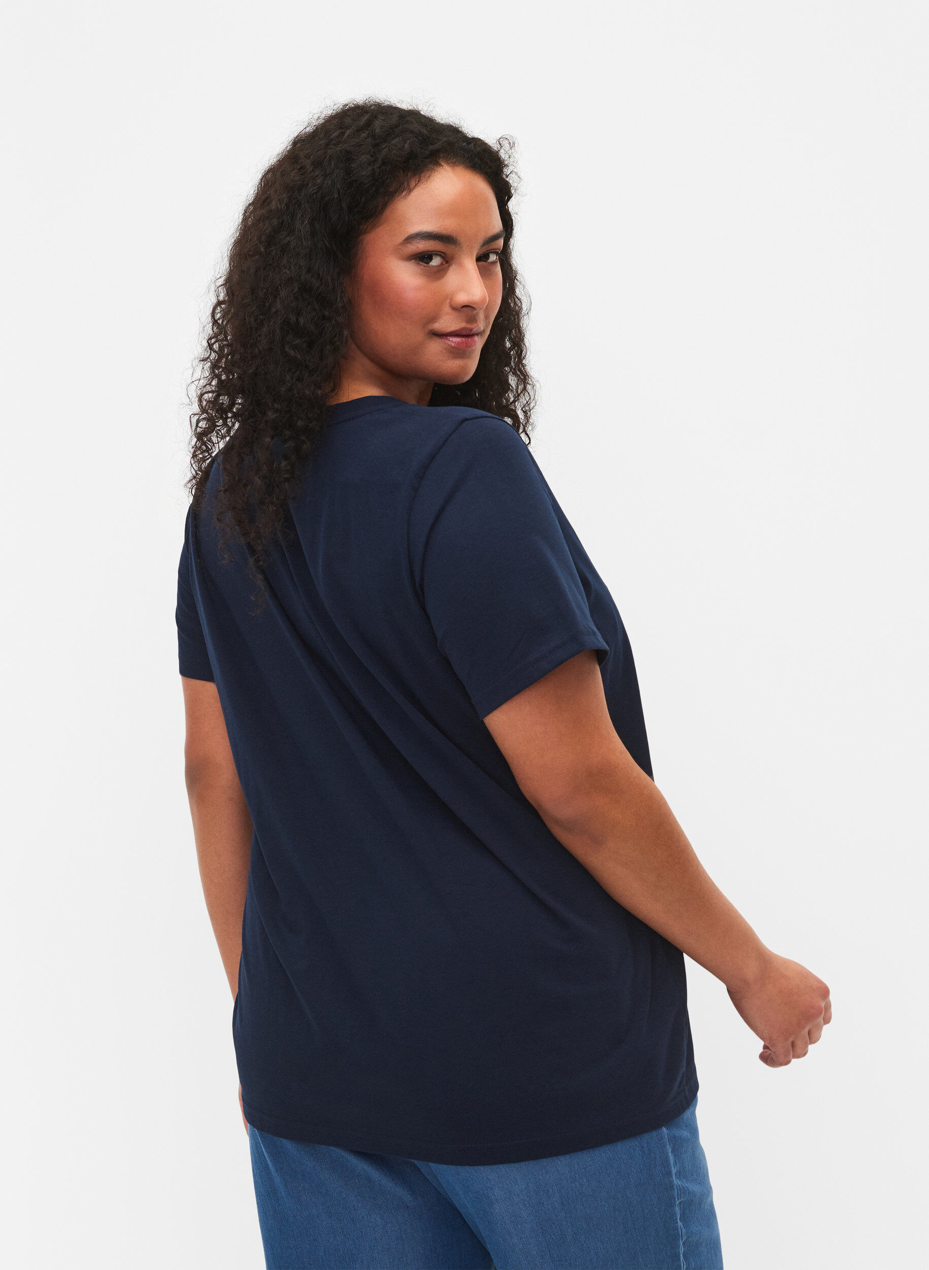 Zizzi Kort&auml;rmad t-shirt med v-hals, Bl&aring;, Model image number 2