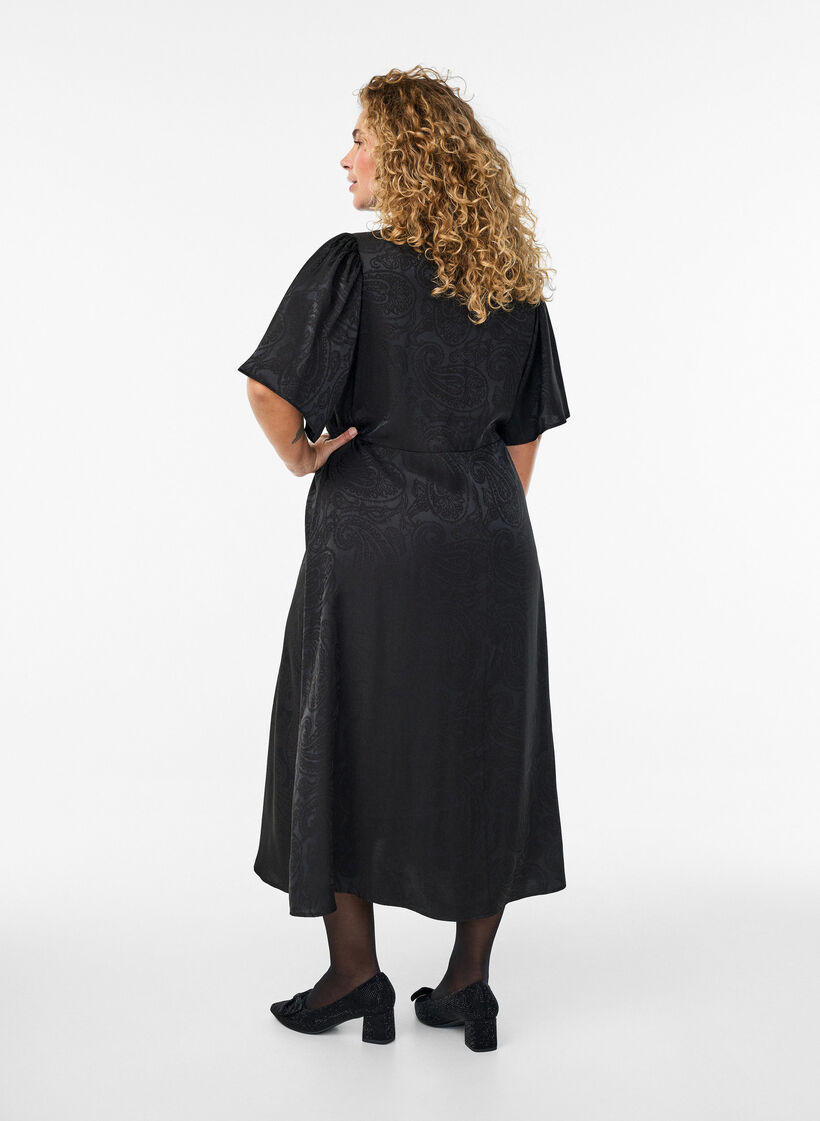 Midikl&auml;nning i jacquard med paisleym&ouml;nster och ving&auml;rmar, Svart, Model image number 1