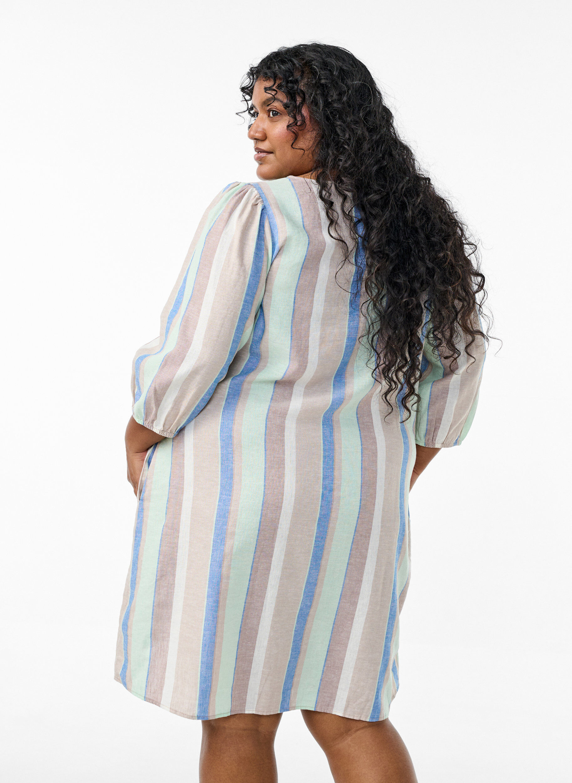 Zizzi Kort kl&auml;nning i linne och viskos med 3/4-&auml;rmar, Bl&aring;, Model image number 2