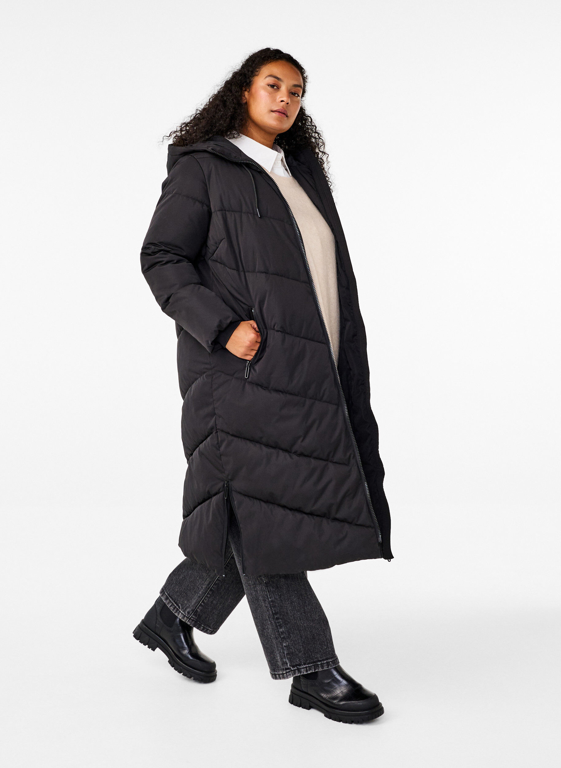 L&aring;ng pufferjacka med huva och fickor, Svart, Model