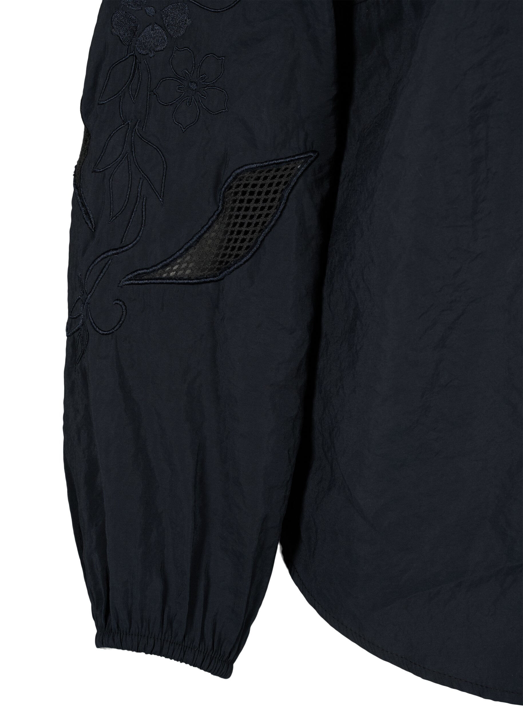 Zizzi Blus i TENCEL&trade; Modal med broderidetaljer, Black, Packshot image number 3