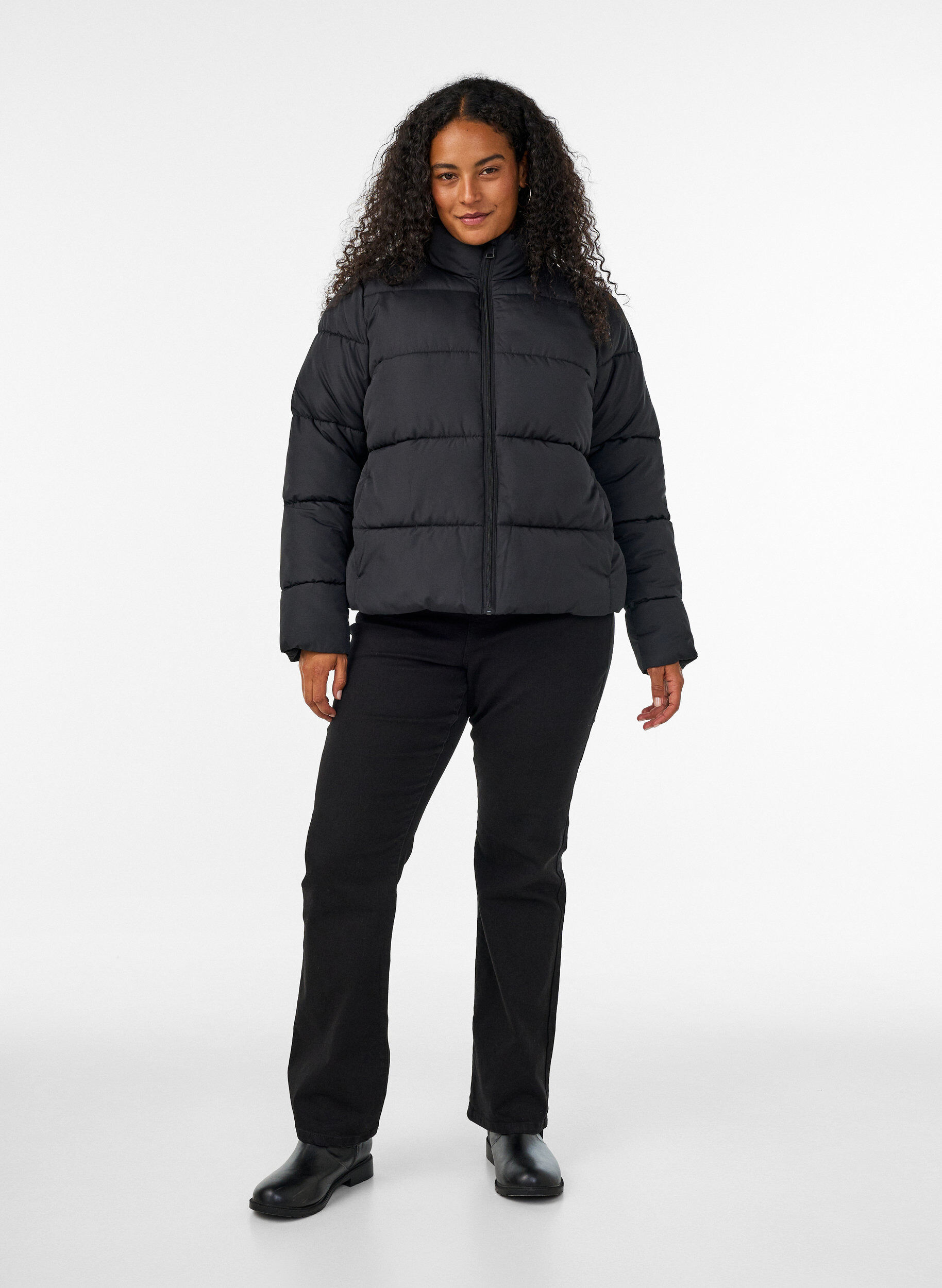 ZizziKort pufferjacka med h&ouml;g krage, Svart, Model image number 1