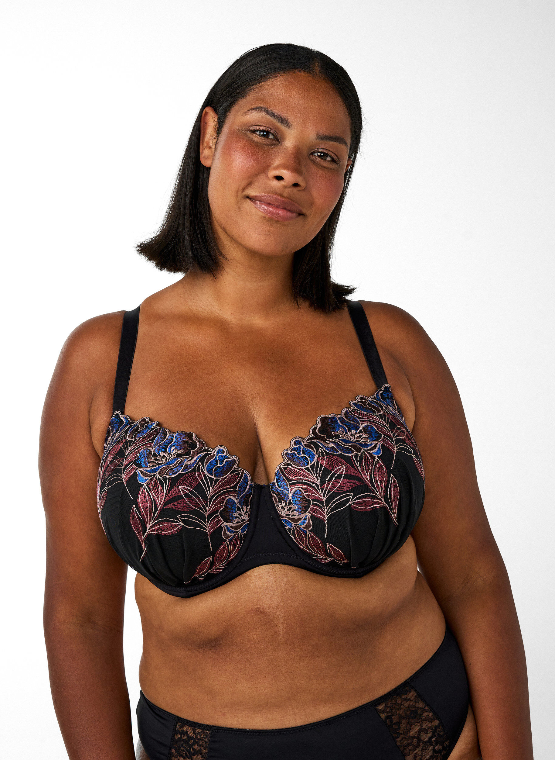 ZizziFormpressad BH med blomsterbroderi, Svart, Model image number 0