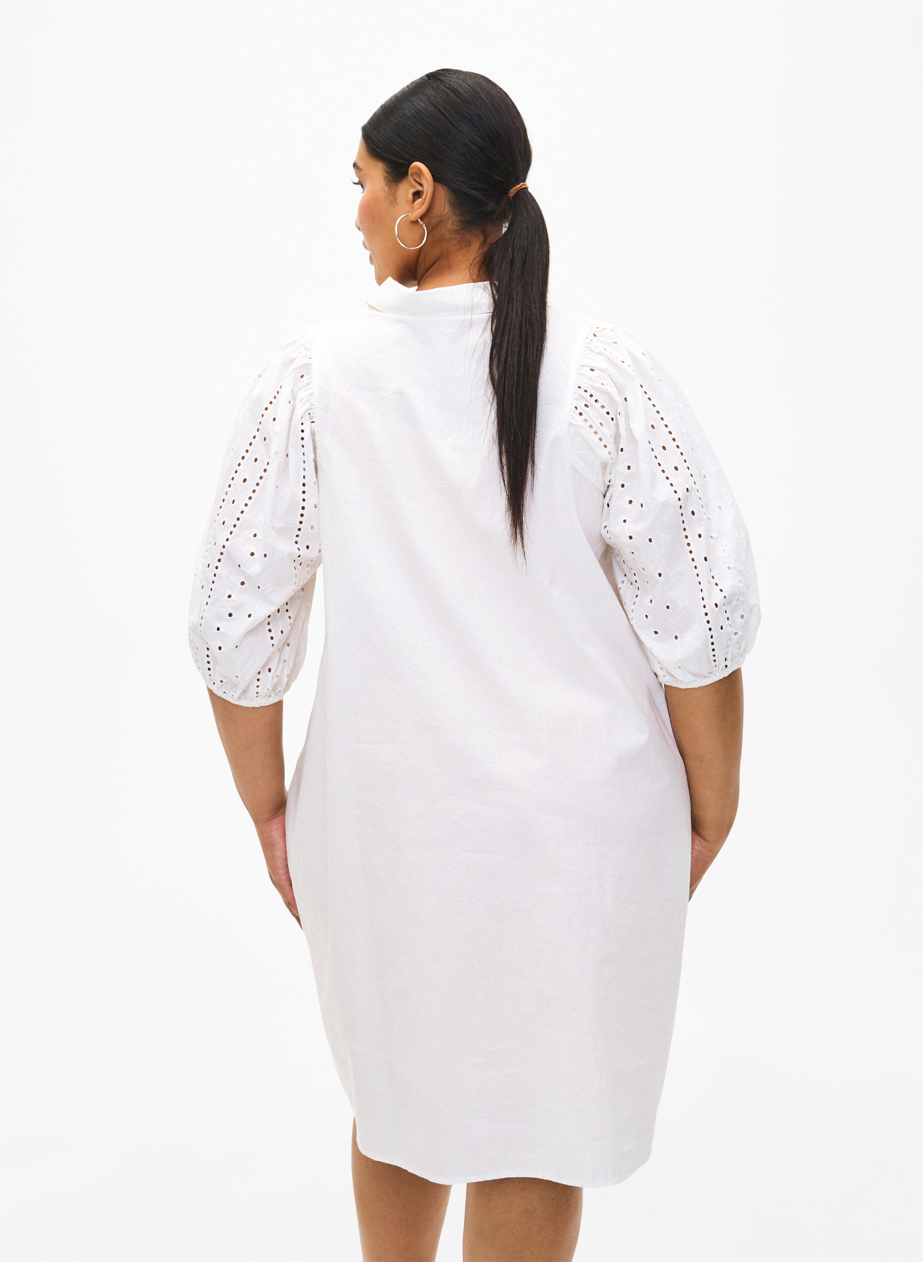 Zizzi Skjortkl&auml;nning i bomull med broderi anglaise, Off White, Model image number 1