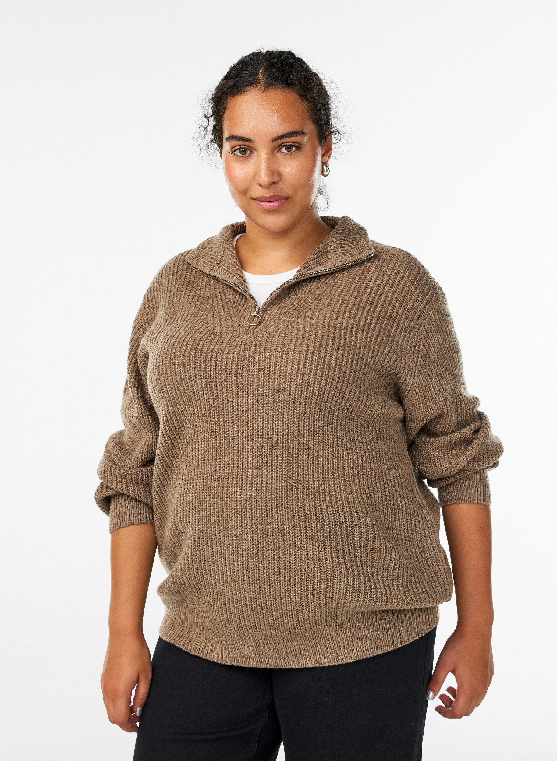 ZizziStickad tr&ouml;ja med h&ouml;g hals och dragkedja, Brun, Model image number 0