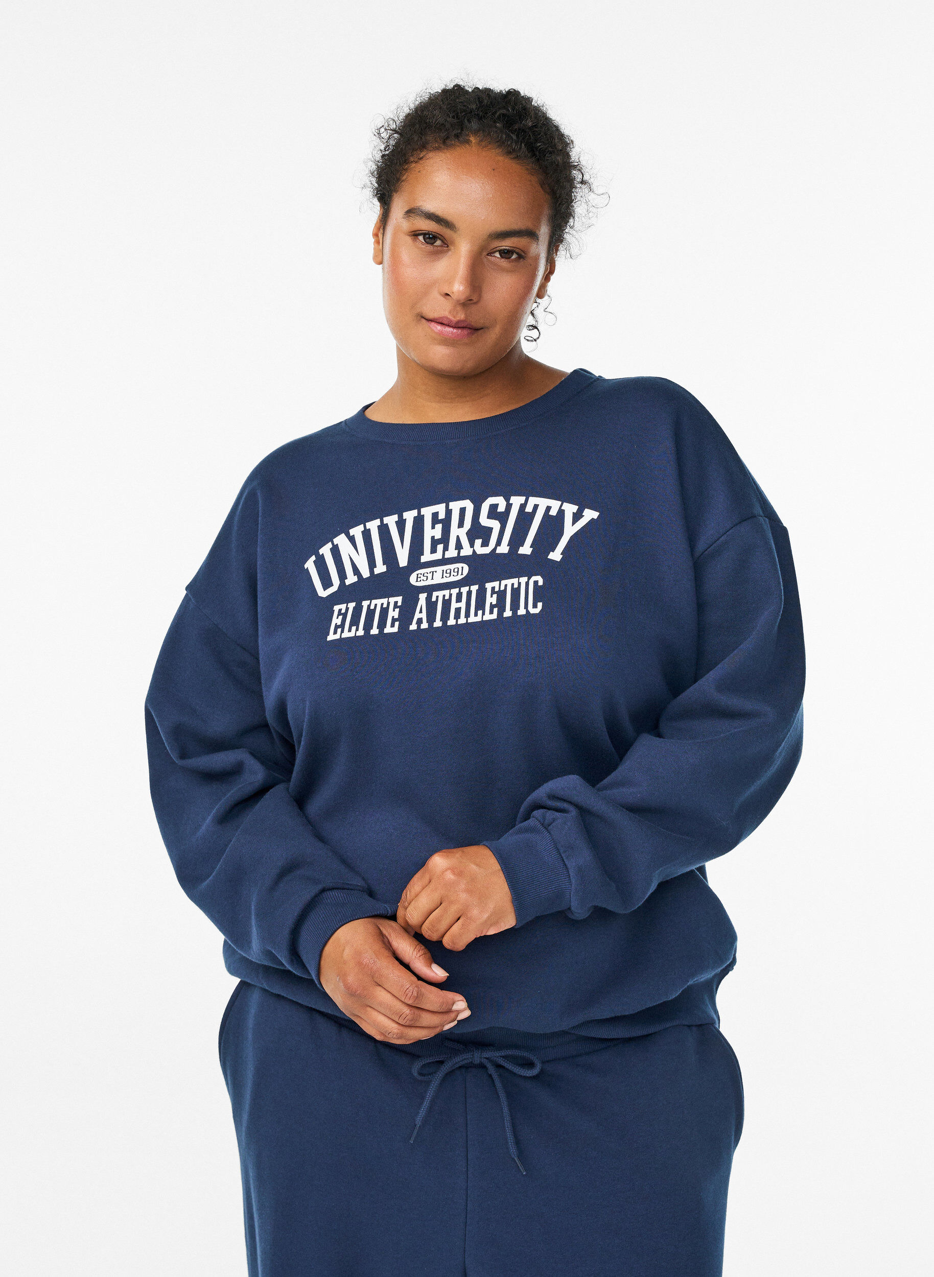 Sweatshirt med texttryck, Bl&aring;, Model