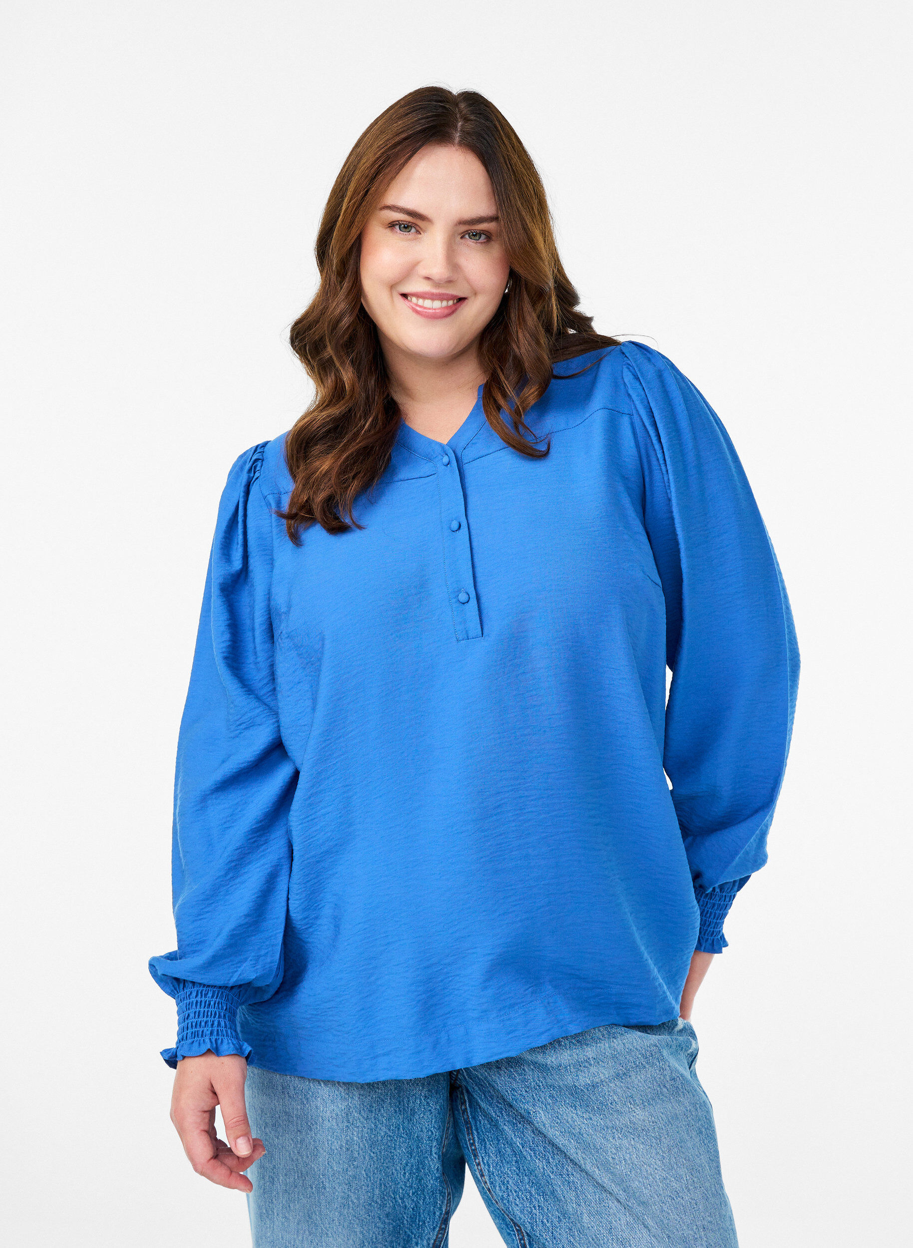 Viskosblus med smock och rynkade detaljer, Bl&aring;, Model