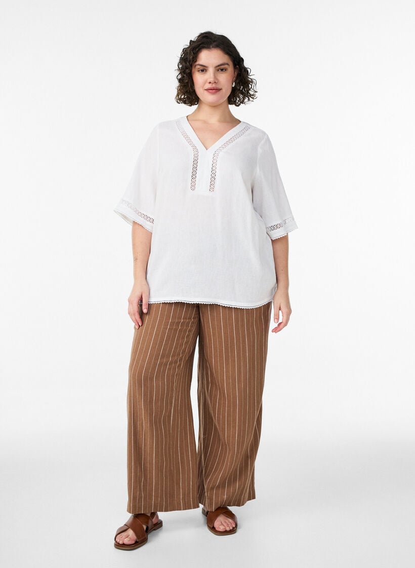 Blus i linne och viskos med virkade detaljer, Vit, Model image number 1