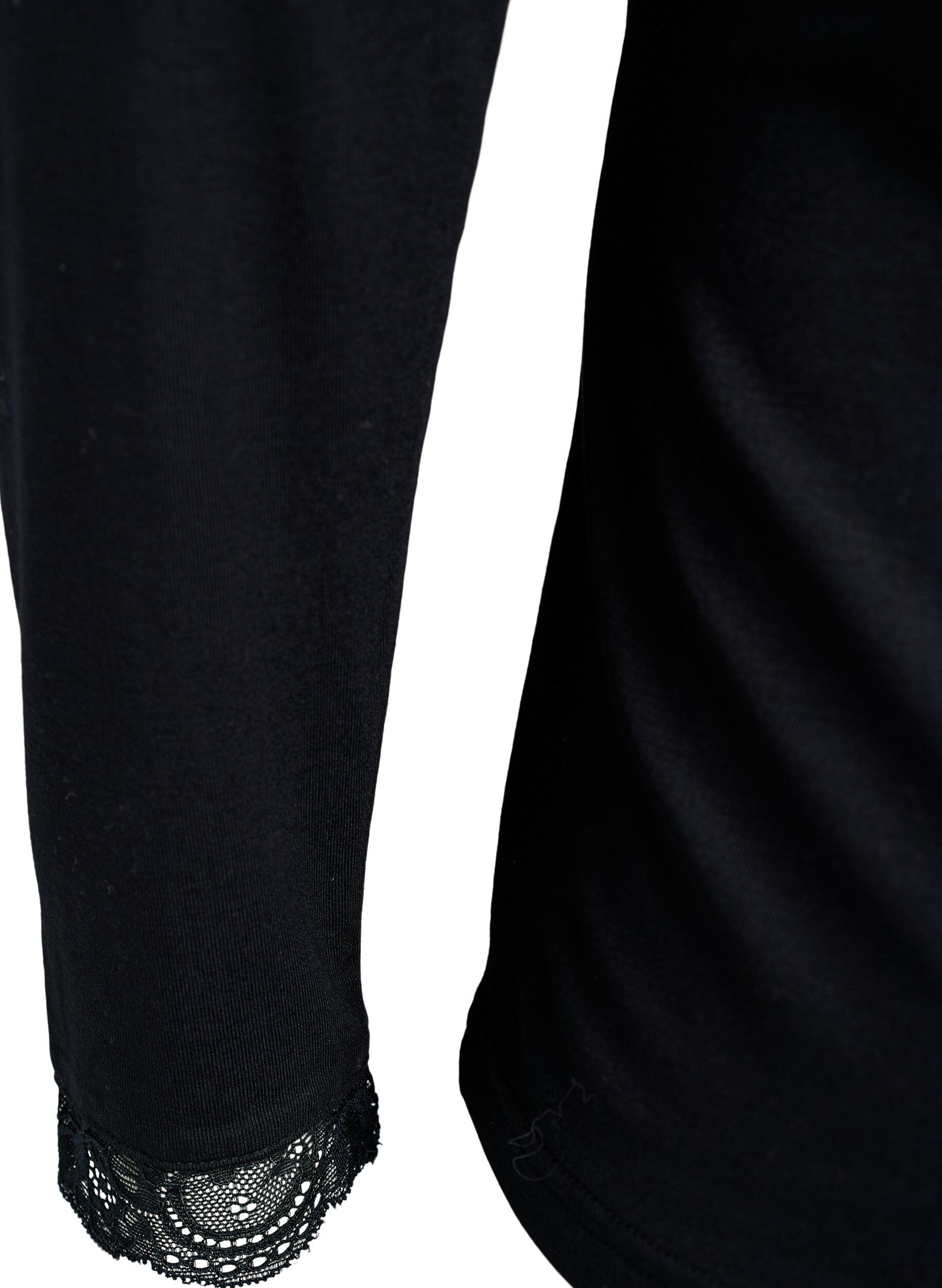 ZizziBlus i viskos med spetskant och v-ringning, Svart, Packshot image number 3