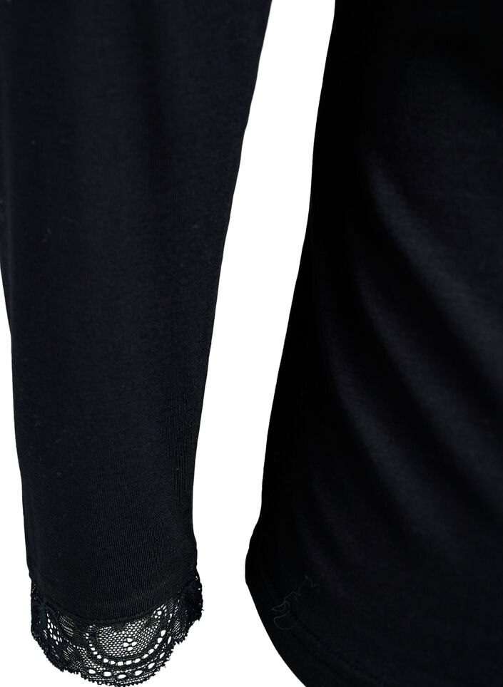 Blus i viskos med spetskant och v-ringning, Svart, Packshot image number 3