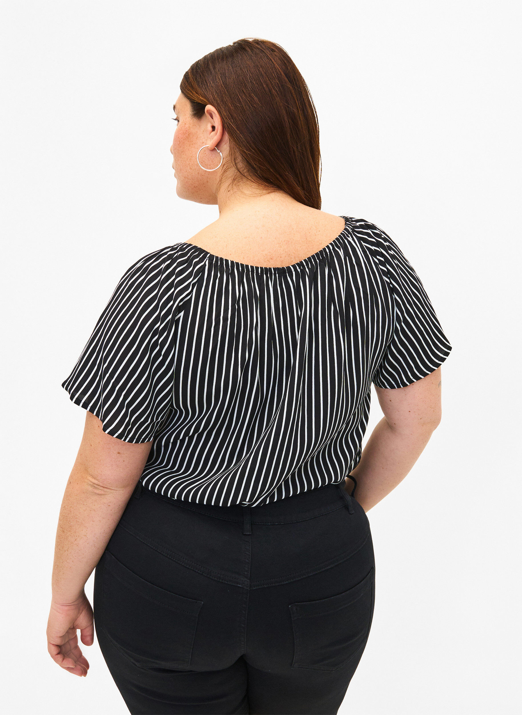Zizzi Randig viskosblus med kort &auml;rm, Black/ White Stripe, Model image number 1
