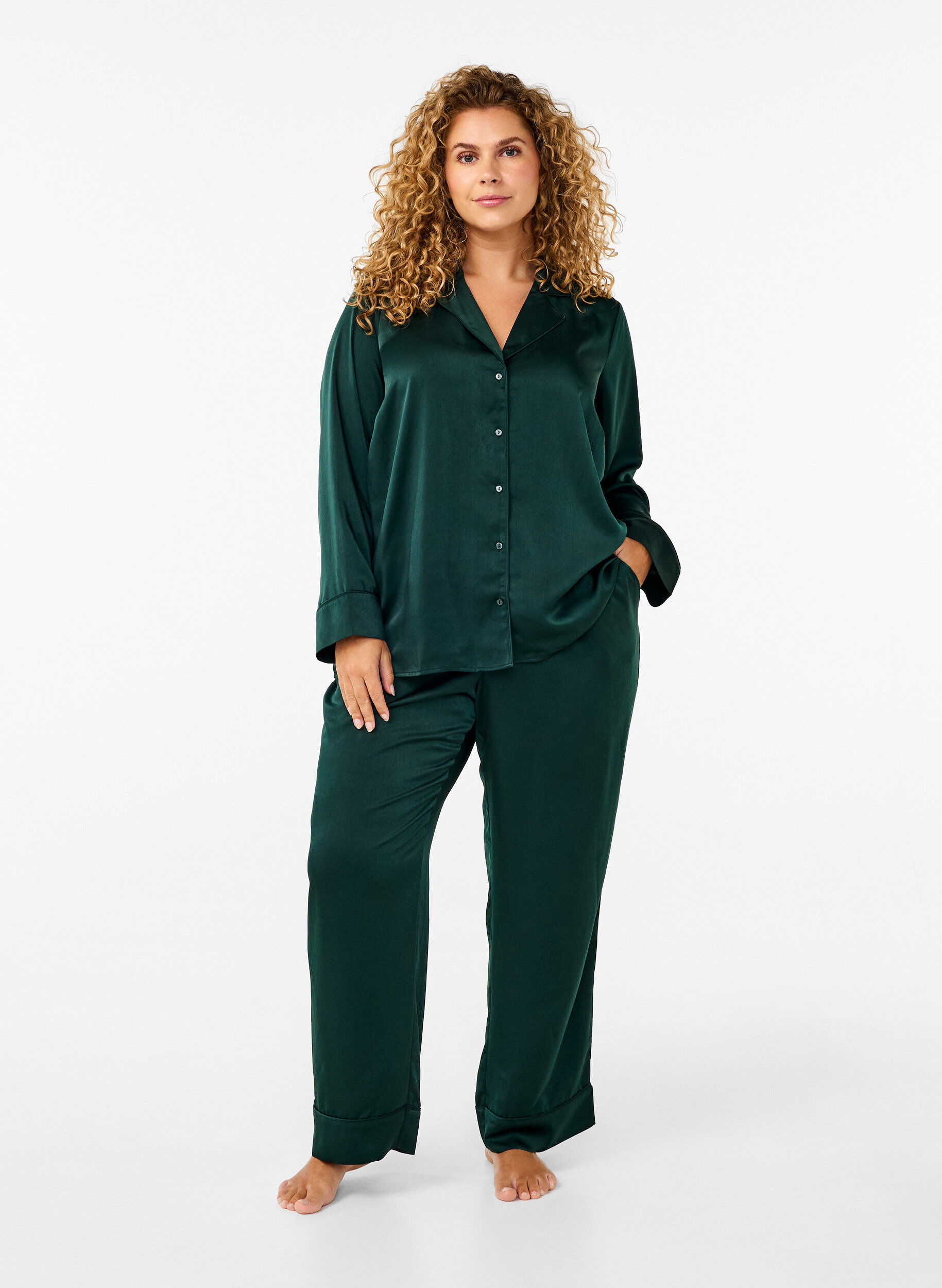 Zizzi Pyjamasbyxor i satin med res&aring;r i midjan, Scarab, Model image number 0