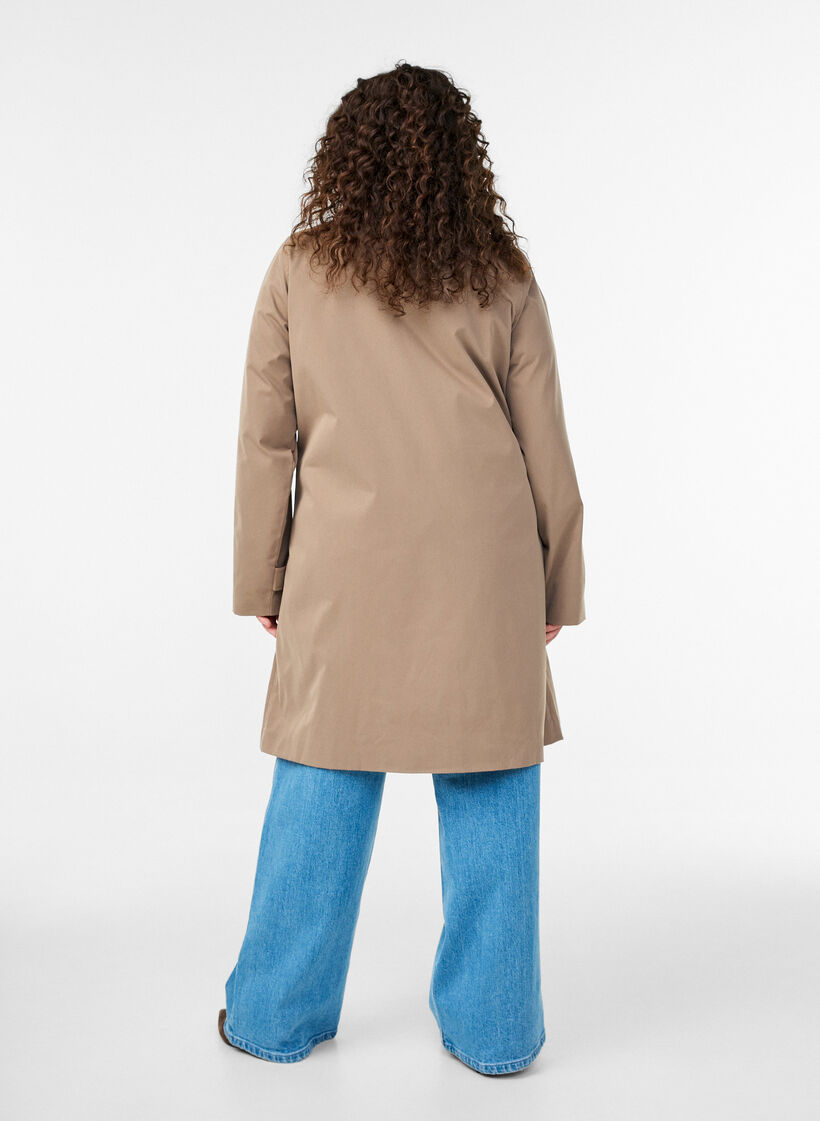 V&aring;rjacka med krage i mockaimitation och dold kn&auml;ppning, Beige, Model